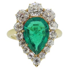 Anillo Racimo de Esmeraldas Colombianas y Diamantes de 2.25 Quilates
