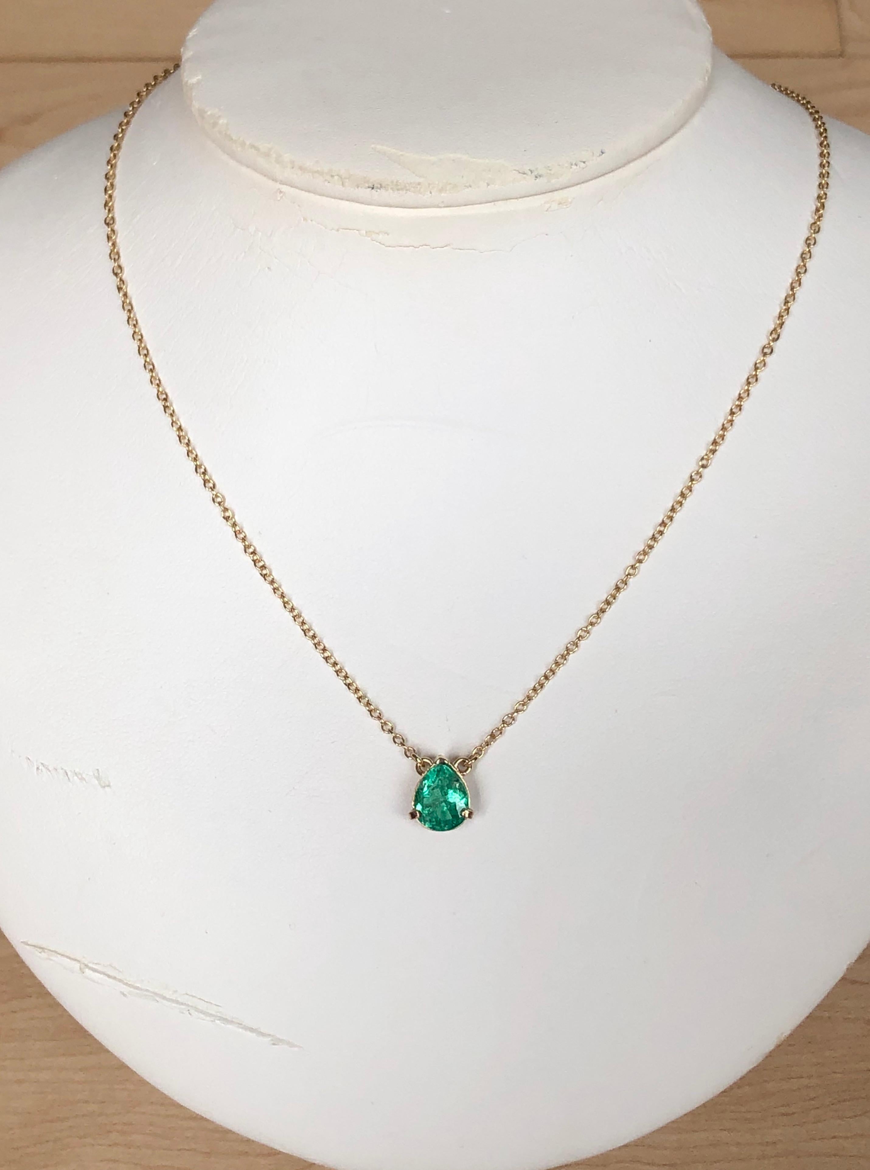 Artisan Emeralds Maravellous 2.25 Carat Colombian Emerald Solitaire Pendant Necklace 18K For Sale