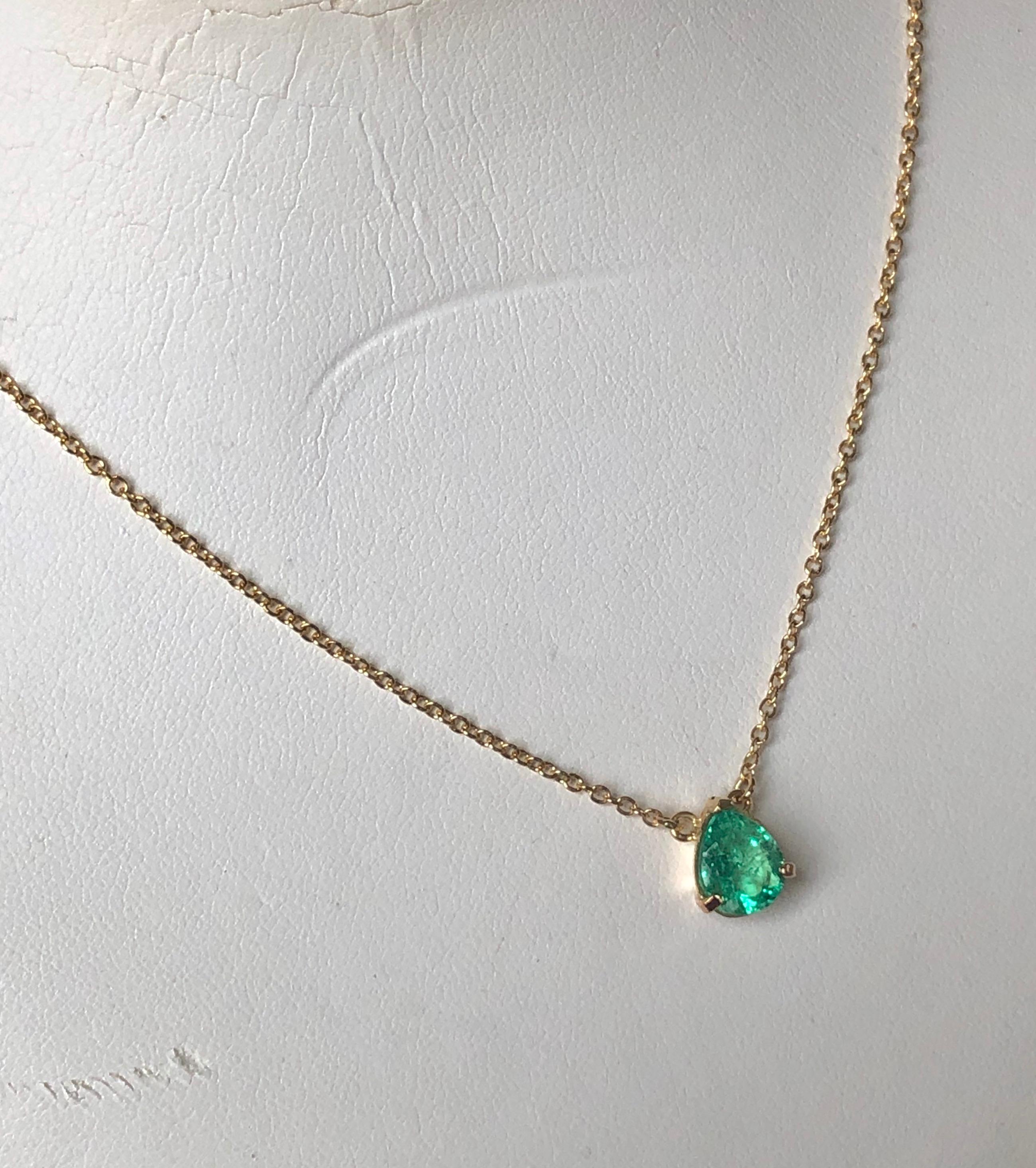 Women's Emeralds Maravellous 2.25 Carat Colombian Emerald Solitaire Pendant Necklace 18K For Sale