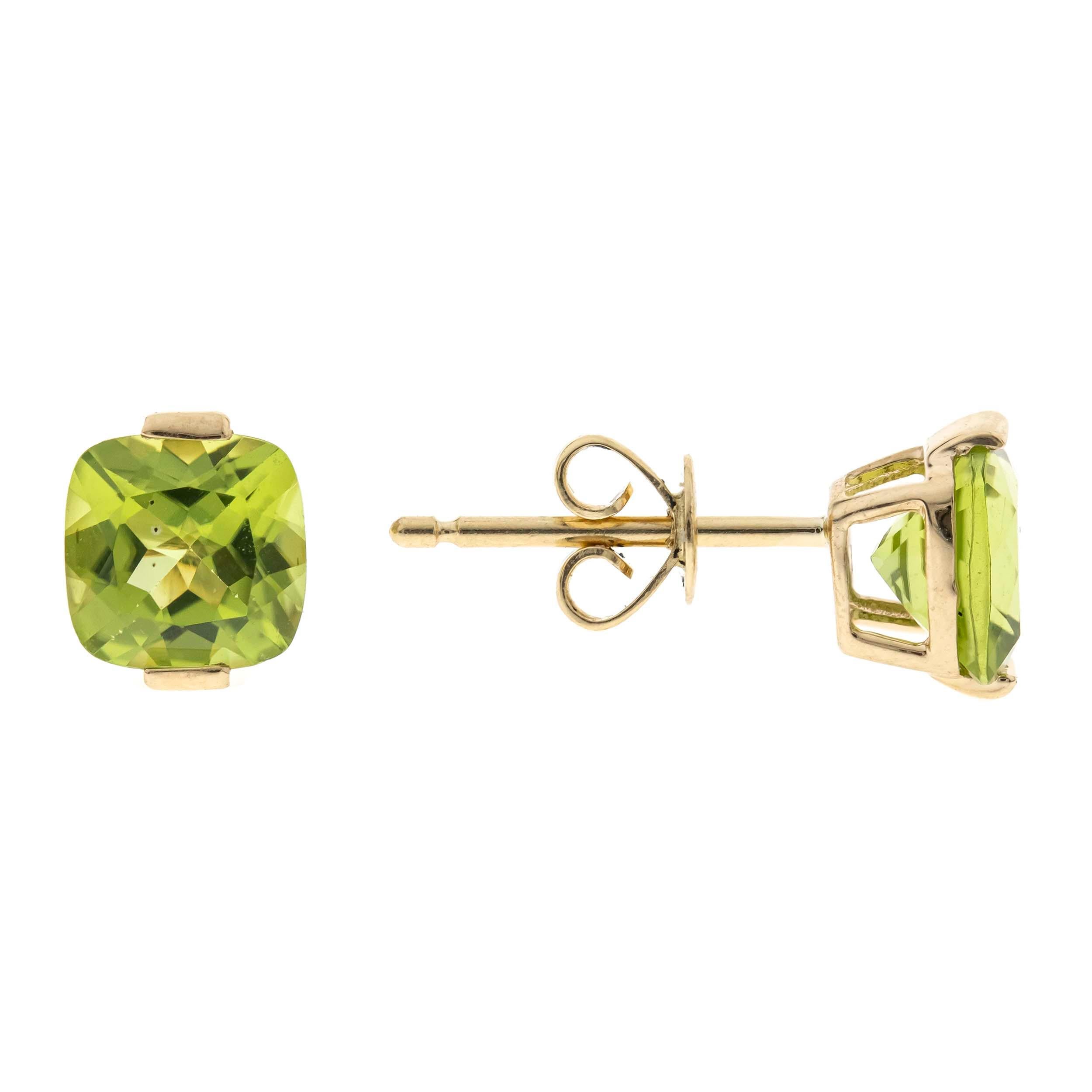 Schmücken Sie sich mit Eleganz mit diesem Ohrring aus 10-karätigem Gelbgold von Gin & Grace Earring. Dieser Ohrring besteht aus 6,0 mm Peridot im Kissenschliff (2 Stück) mit 2,25 Karat. Dieser Ohrring wiegt 0,84 Gramm. Dieser zarte Ohrring ist auf