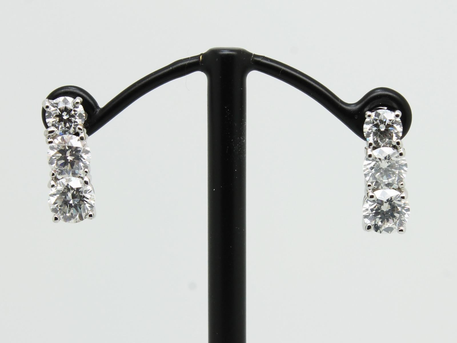 2.25 Carat Diamond Bespoke Three Drops Round Cut Earrings 18 Karat White Gold In New Condition For Sale In London, GB