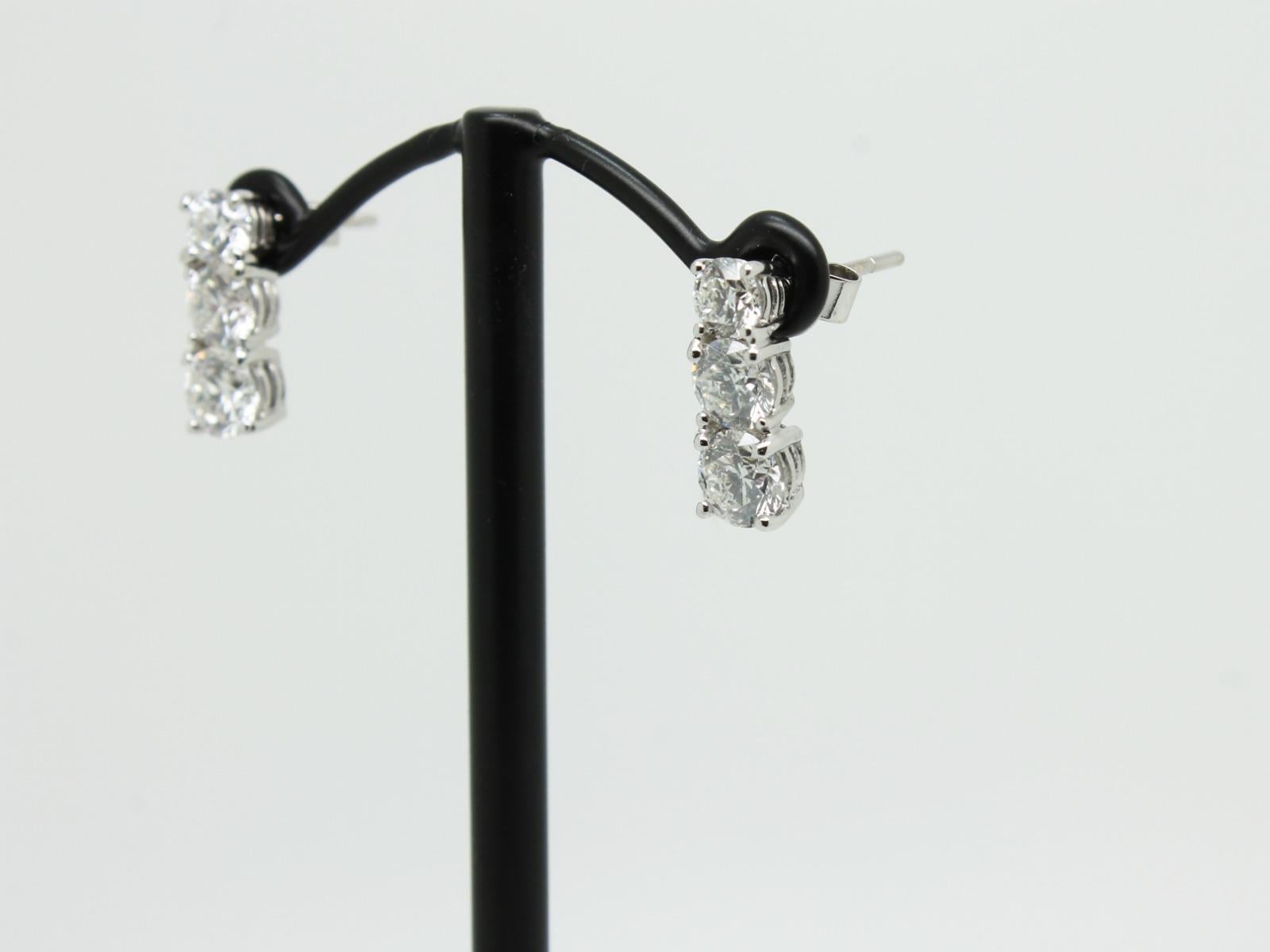 Women's 2.25 Carat Diamond Bespoke Three Drops Round Cut Earrings 18 Karat White Gold For Sale