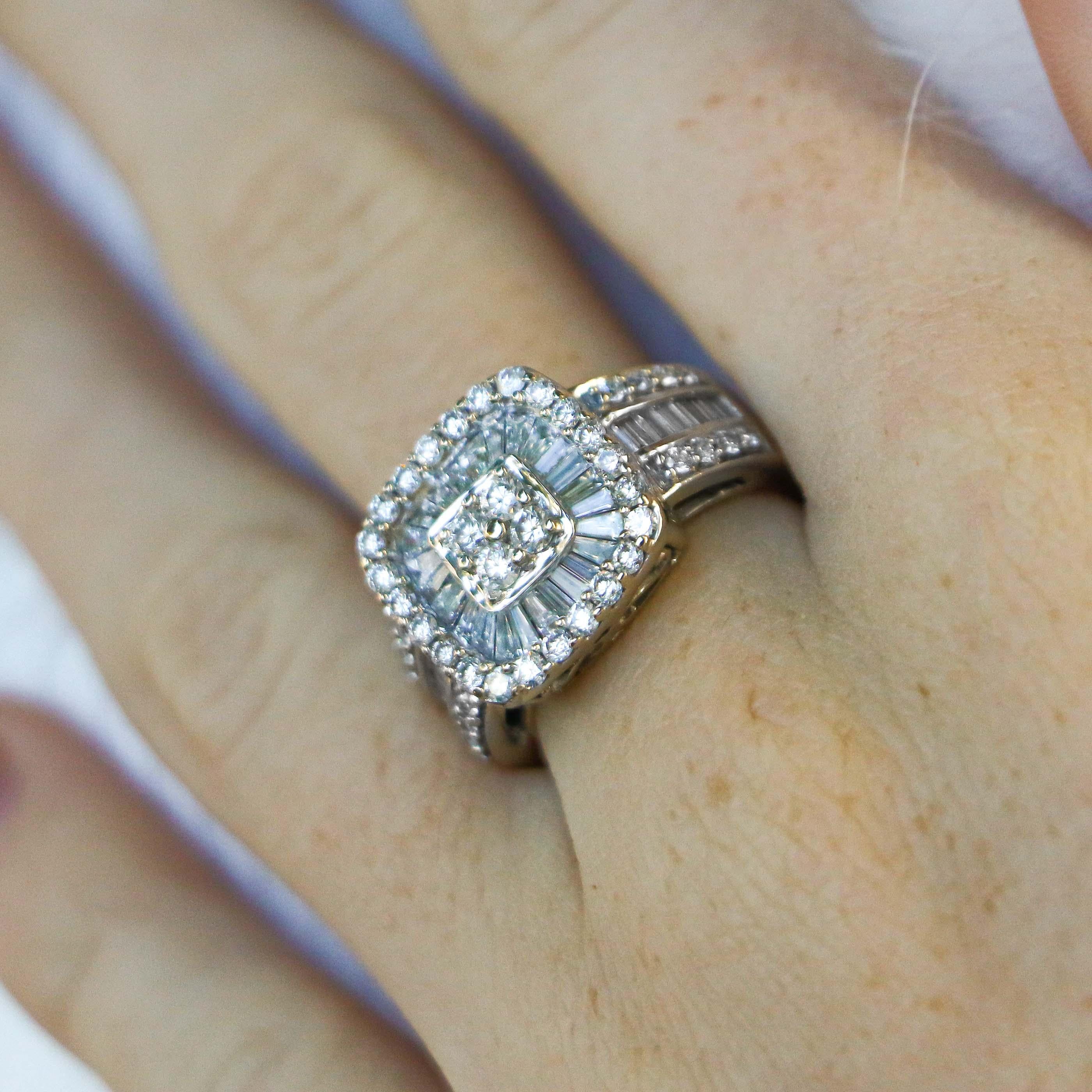 2.25 Carat Diamond Cluster Ring In Good Condition For Sale In Carlsbad, CA