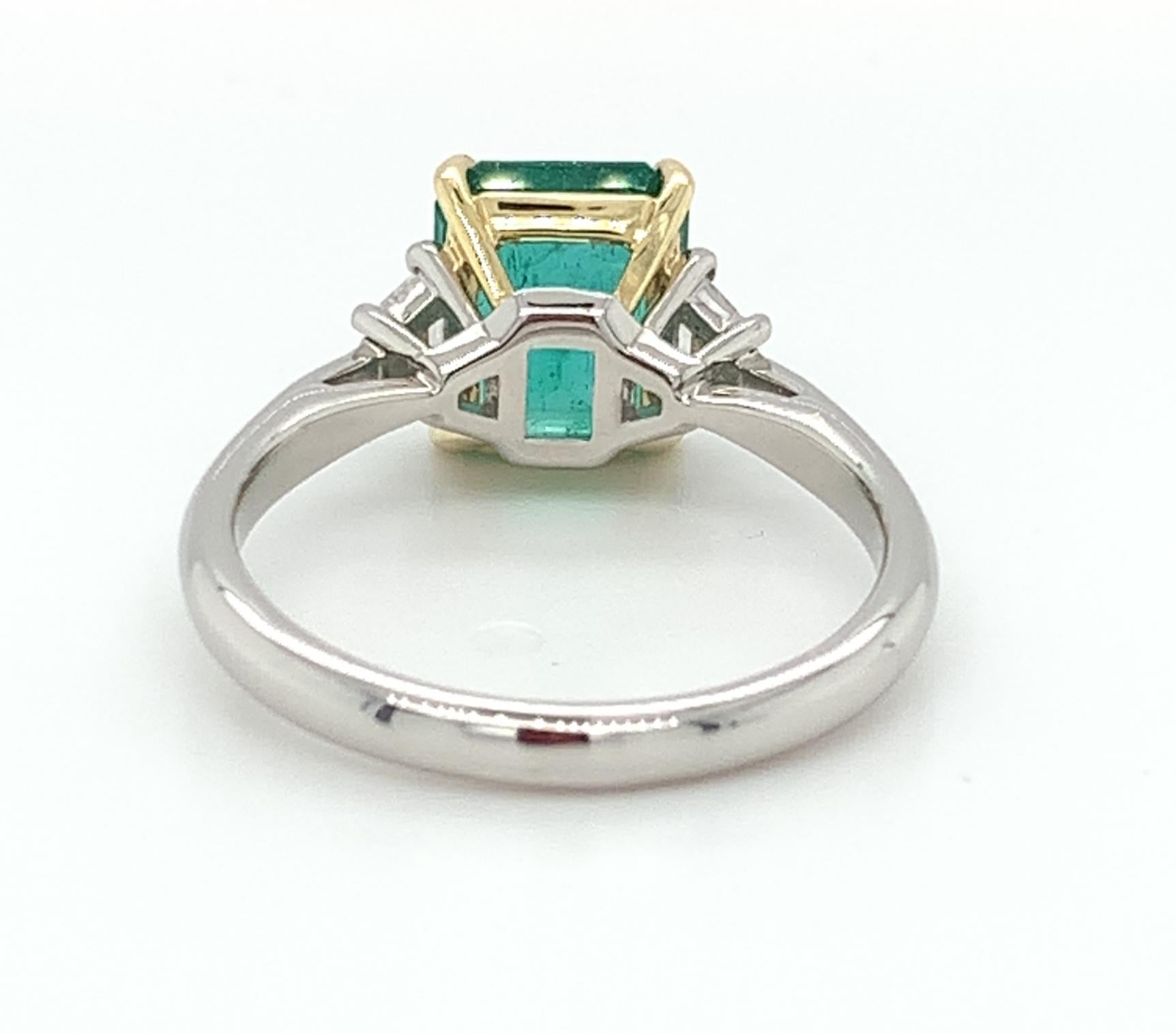 2.25 Carat Emerald and Diamond Engagement Ring in Platinum and Yellow Gold For Sale 3