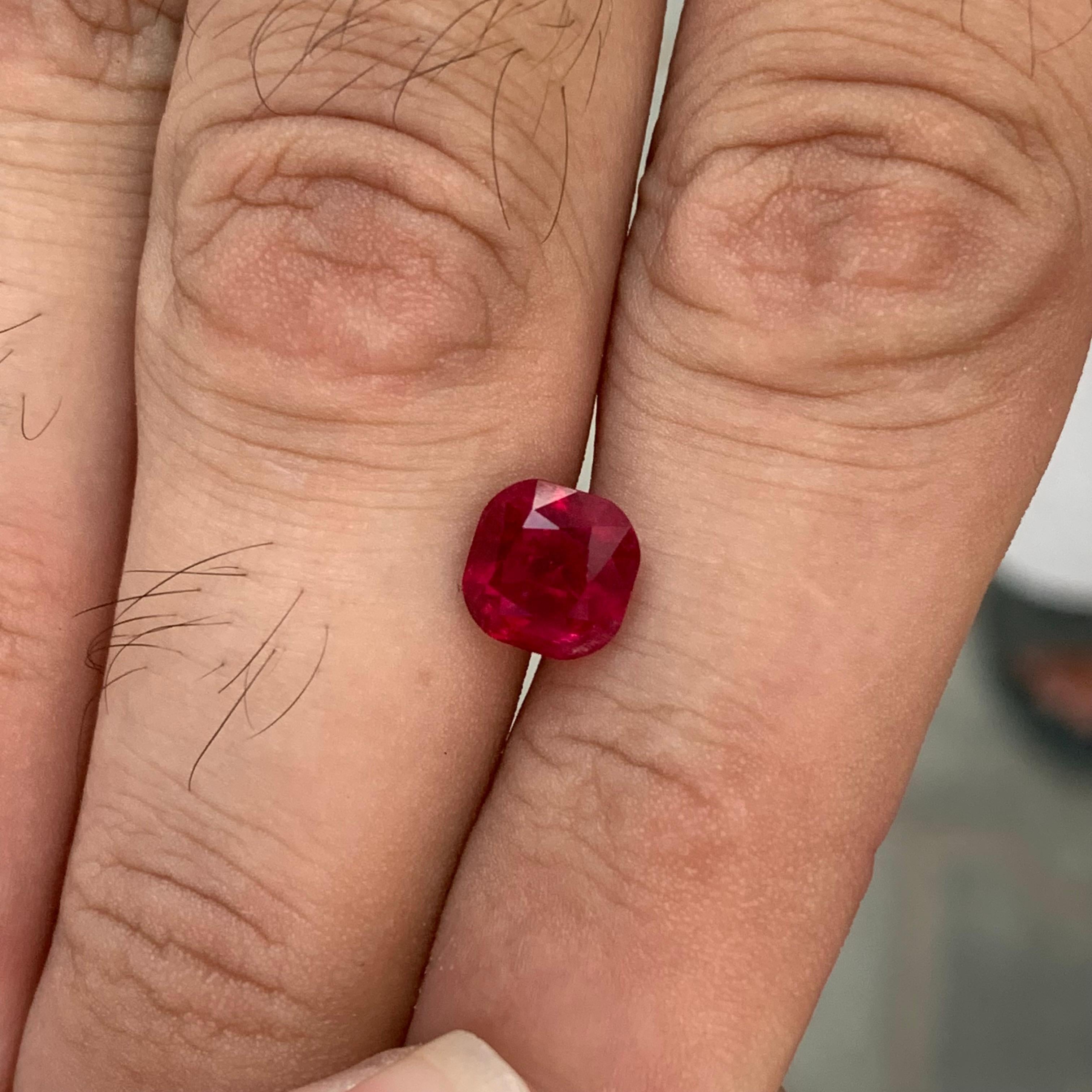2,25 carati di eccellente tormalina rubellite sfaccettata a forma di cuscino in vendita 5