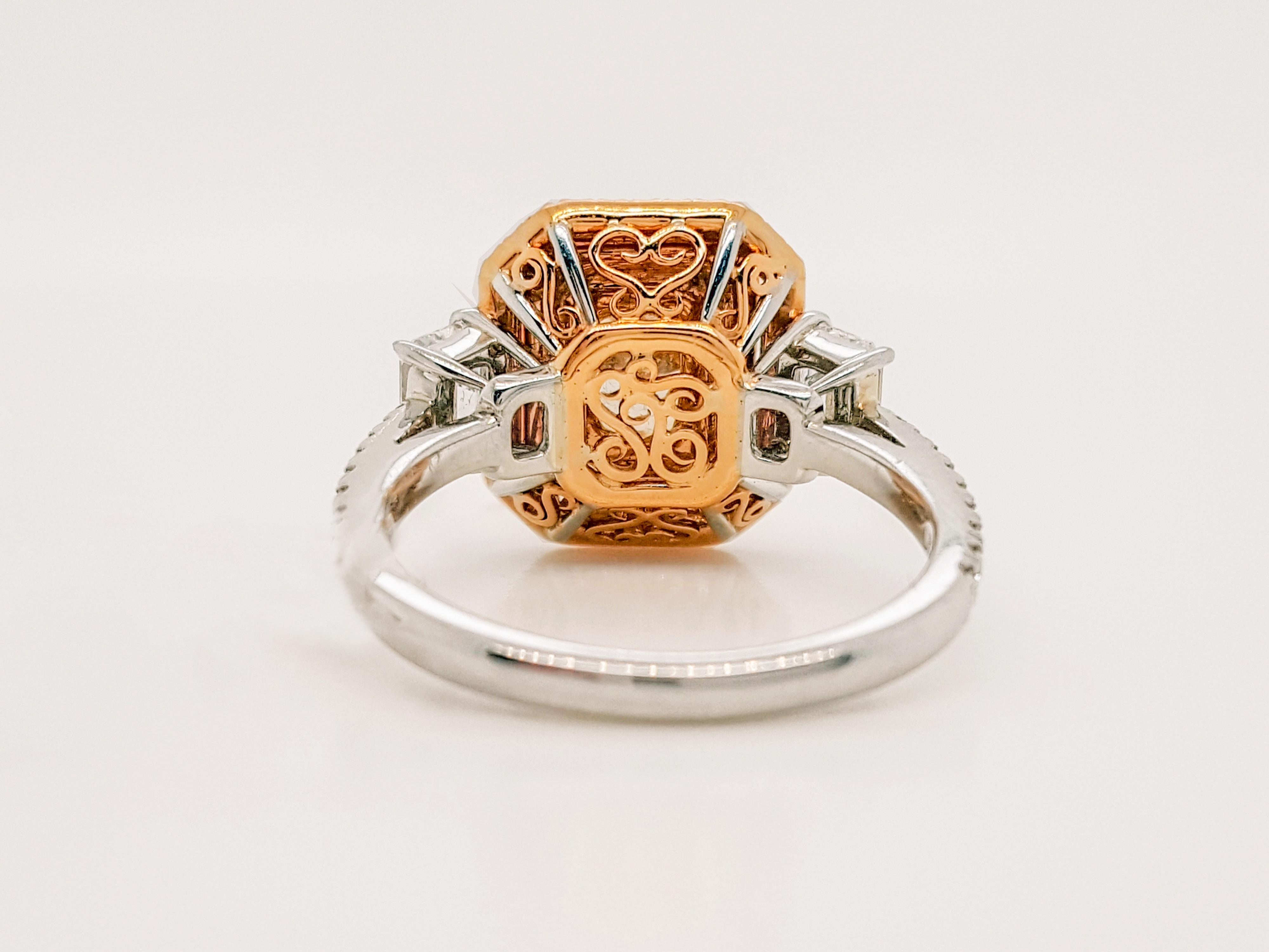 Contemporain 2.25 Carat Fancy Yellow and Pink Diamond Engagement 3 Stones Ring, GIA Certified (bague de fiançailles à 3 pierres) en vente