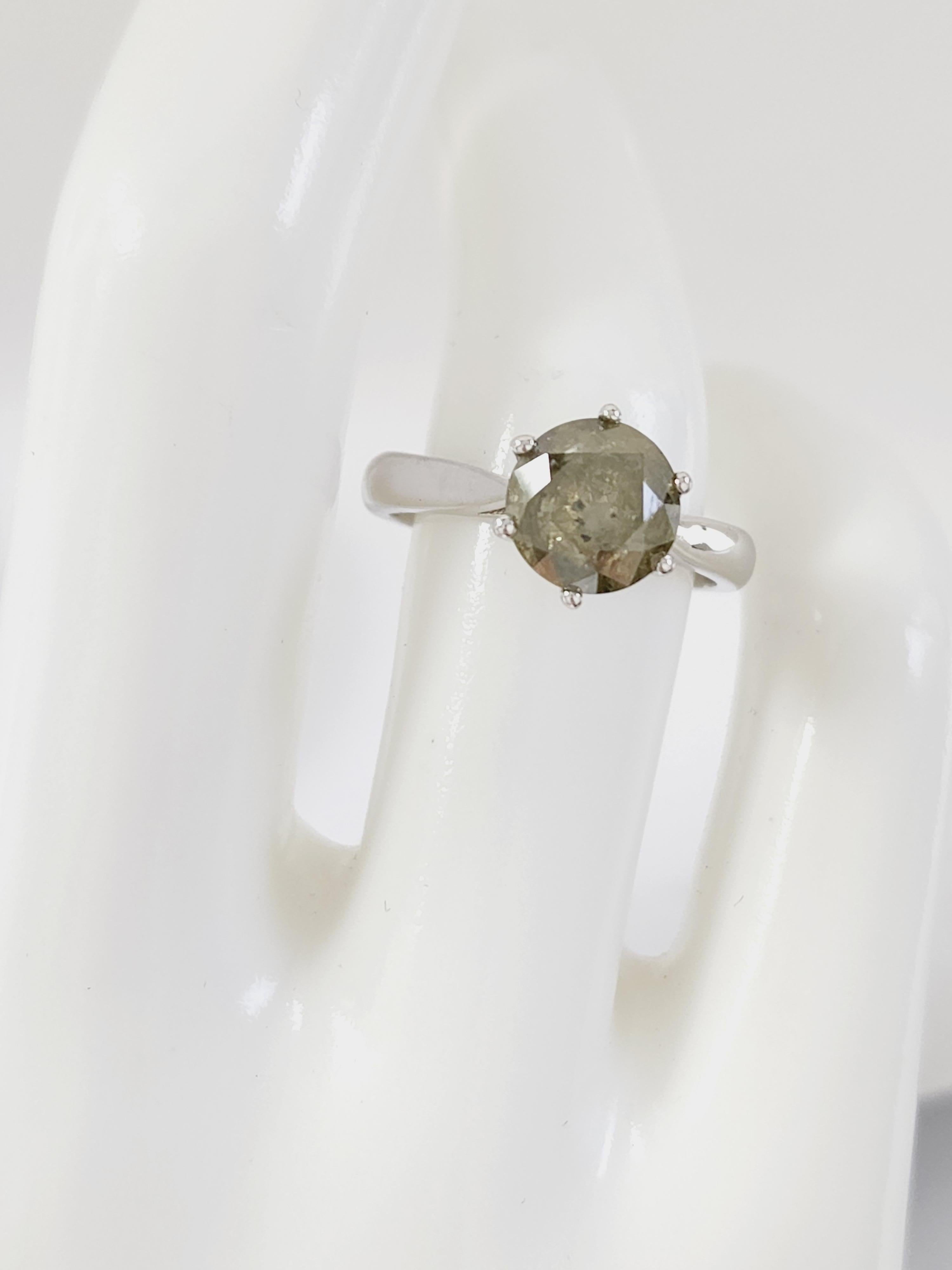 Round Cut 2.25 Carat Green Round Diamond Ring 14 Karat White Gold For Sale