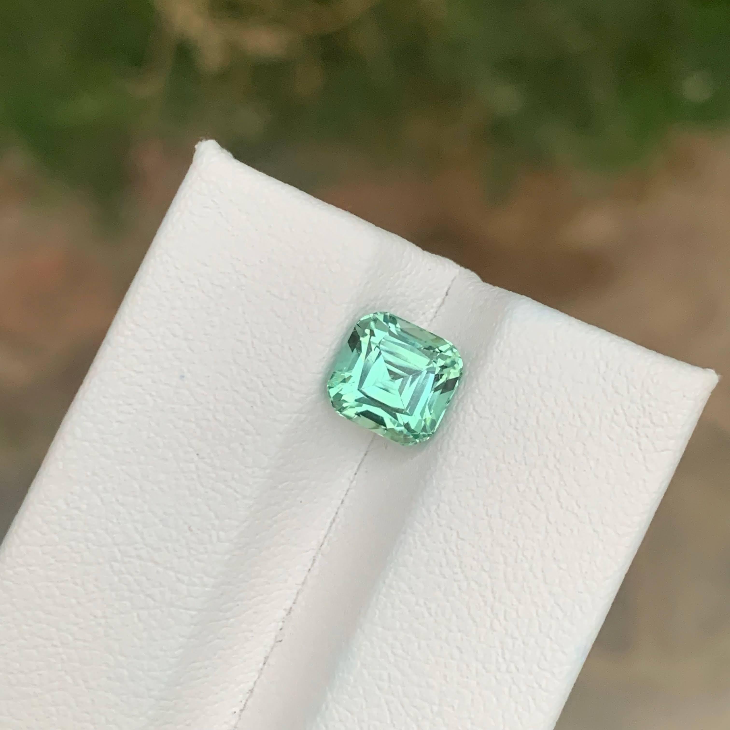 2.25 Carat Seafoam Tourmaline Stone Cushion Cut Natural Afghan Gemstone (pierre précieuse afghane) Unisexe en vente