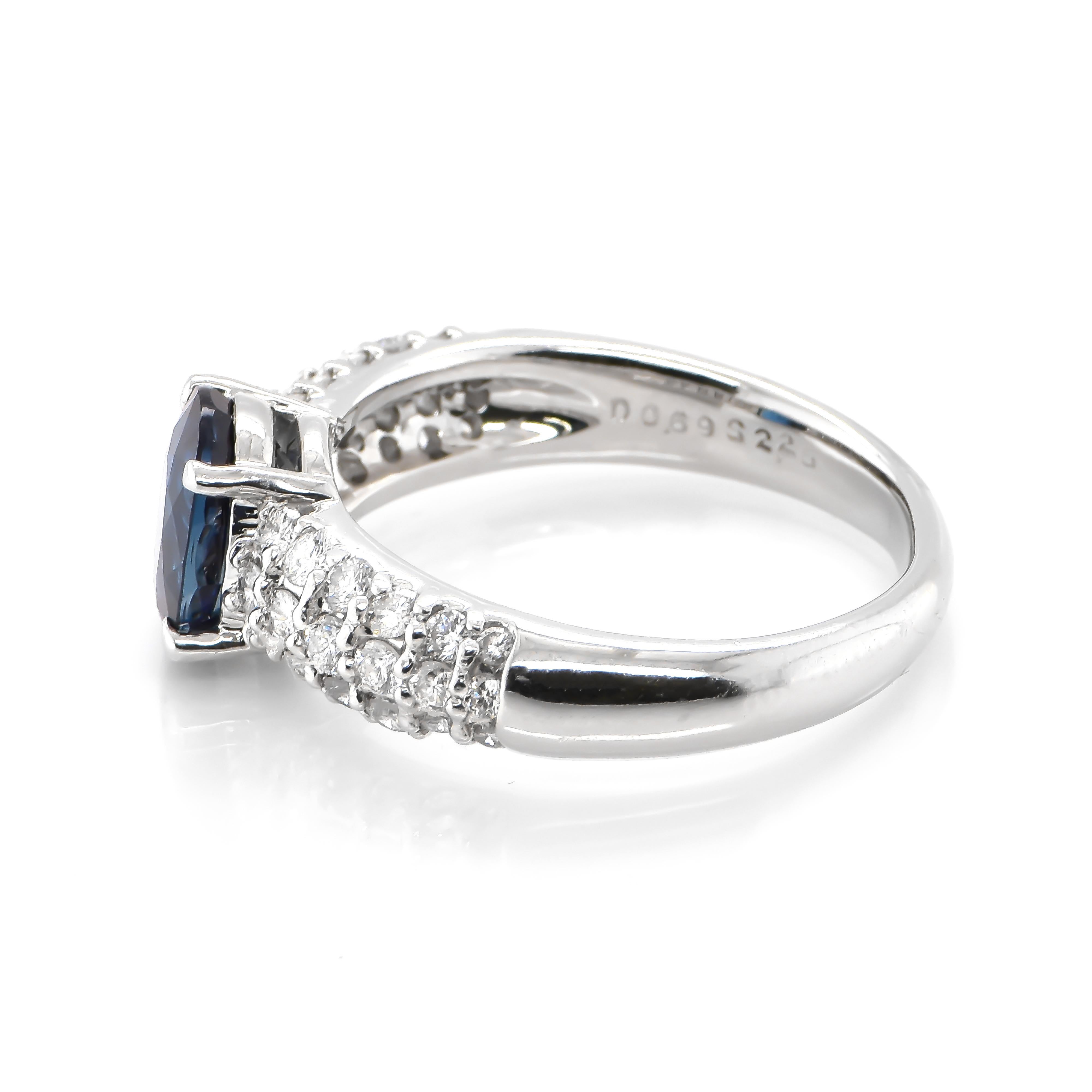 2.25 Carat Natural Blue Sapphire and Diamond Cocktail Ring Made in Platinum In Excellent Condition For Sale In Tokyo, JP