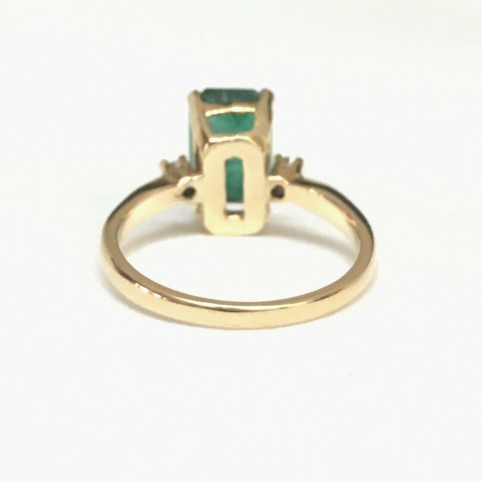 2.25 Carat Natural Emerald 14K Gold Diamond Ring 3.5 Gram Size 7.25 Bon état - En vente à Santa Monica, CA