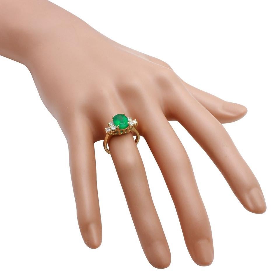 Bague en or jaune massif 14 carats avec émeraude naturelle de 2,25 carats et diamants Unisexe en vente