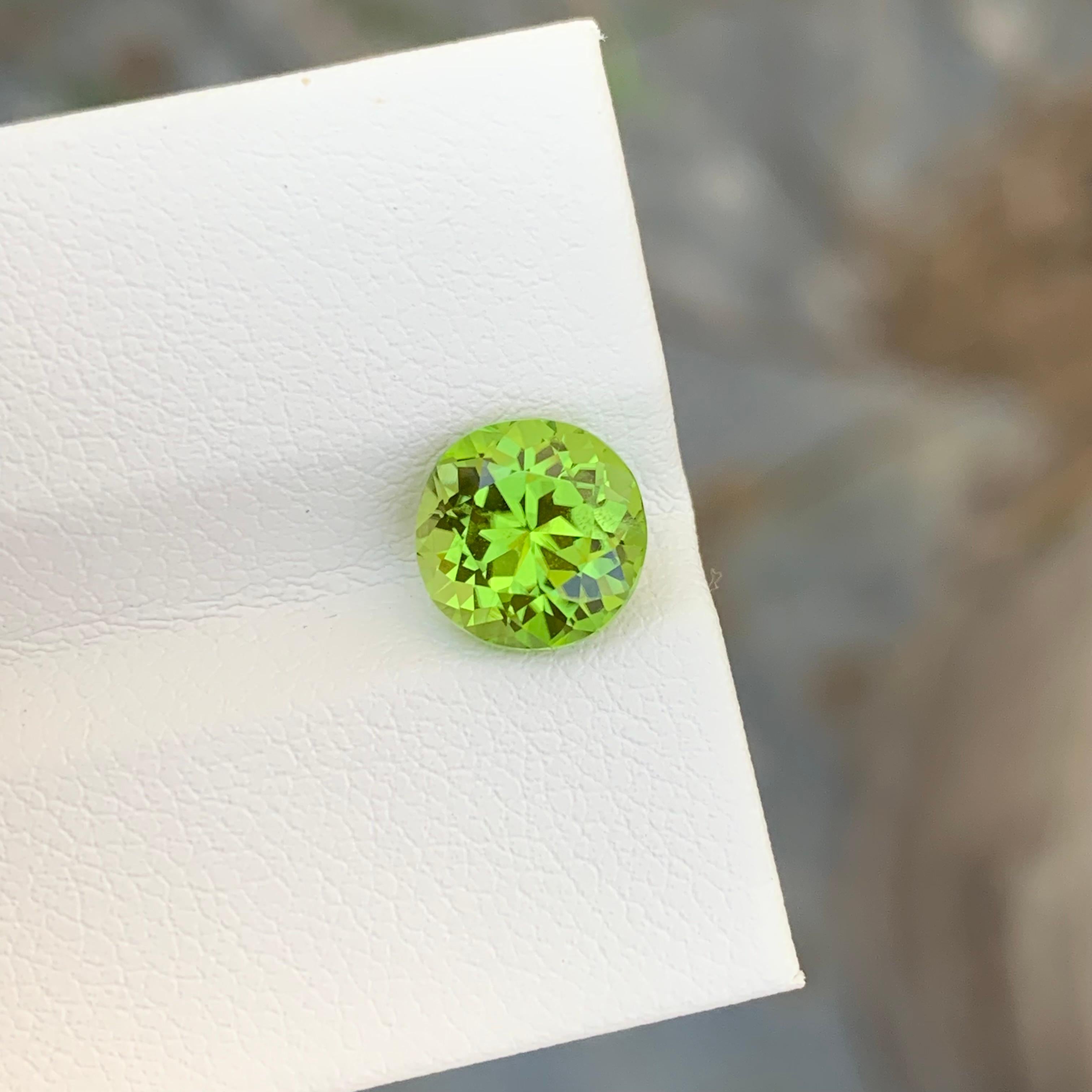 Women's or Men's 2.25 Carat Natural Loose Apple Green Peridot Round Shape Gem For Ring Jewellery  For Sale