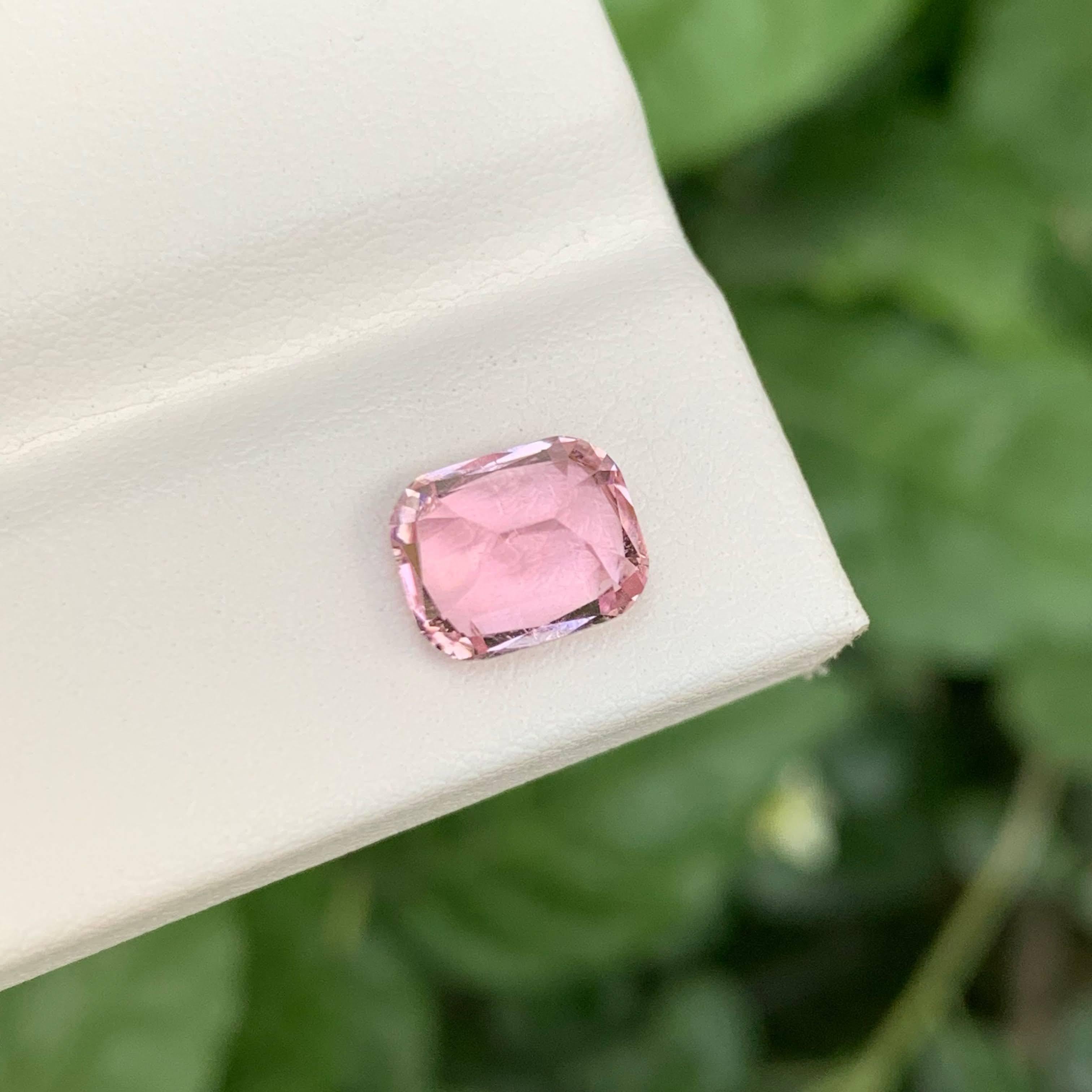 Taille coussin 2.25 Carat Natural Loose Bubblegum Pink Tourmaline Cushion Cut Afghan Gemstone (pierre précieuse afghane) en vente