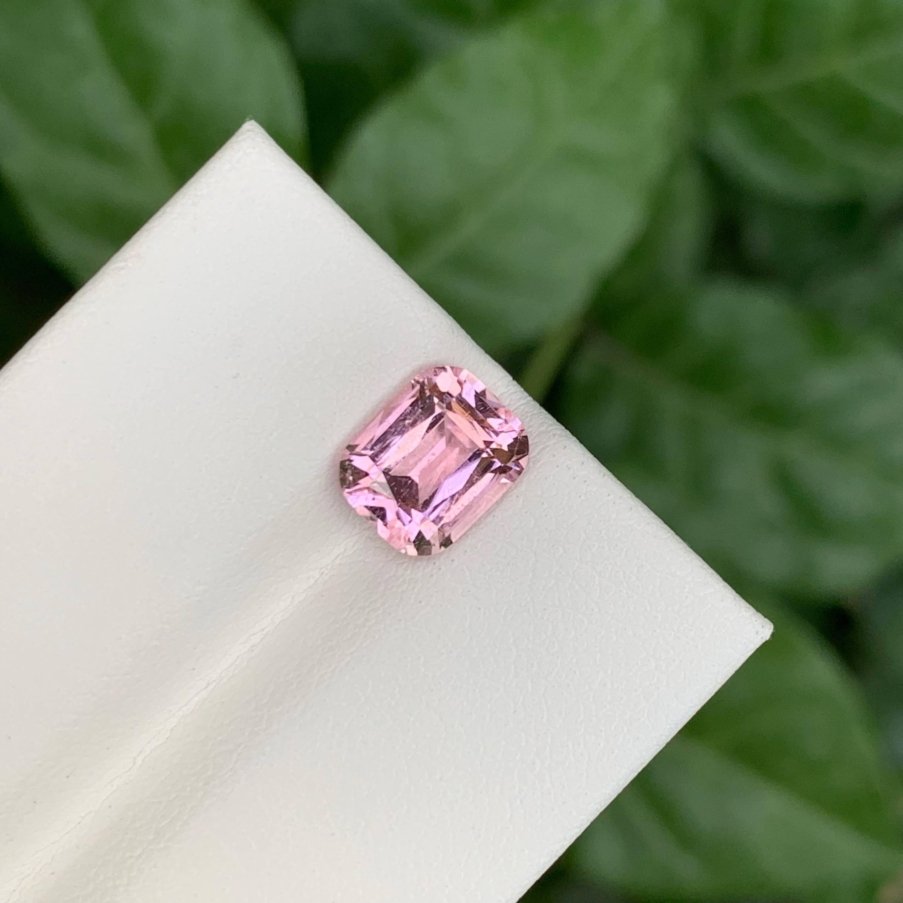 2.25 Carat Natural Loose Bubblegum Pink Tourmaline Cushion Cut Afghan Gemstone (pierre précieuse afghane) en vente 1