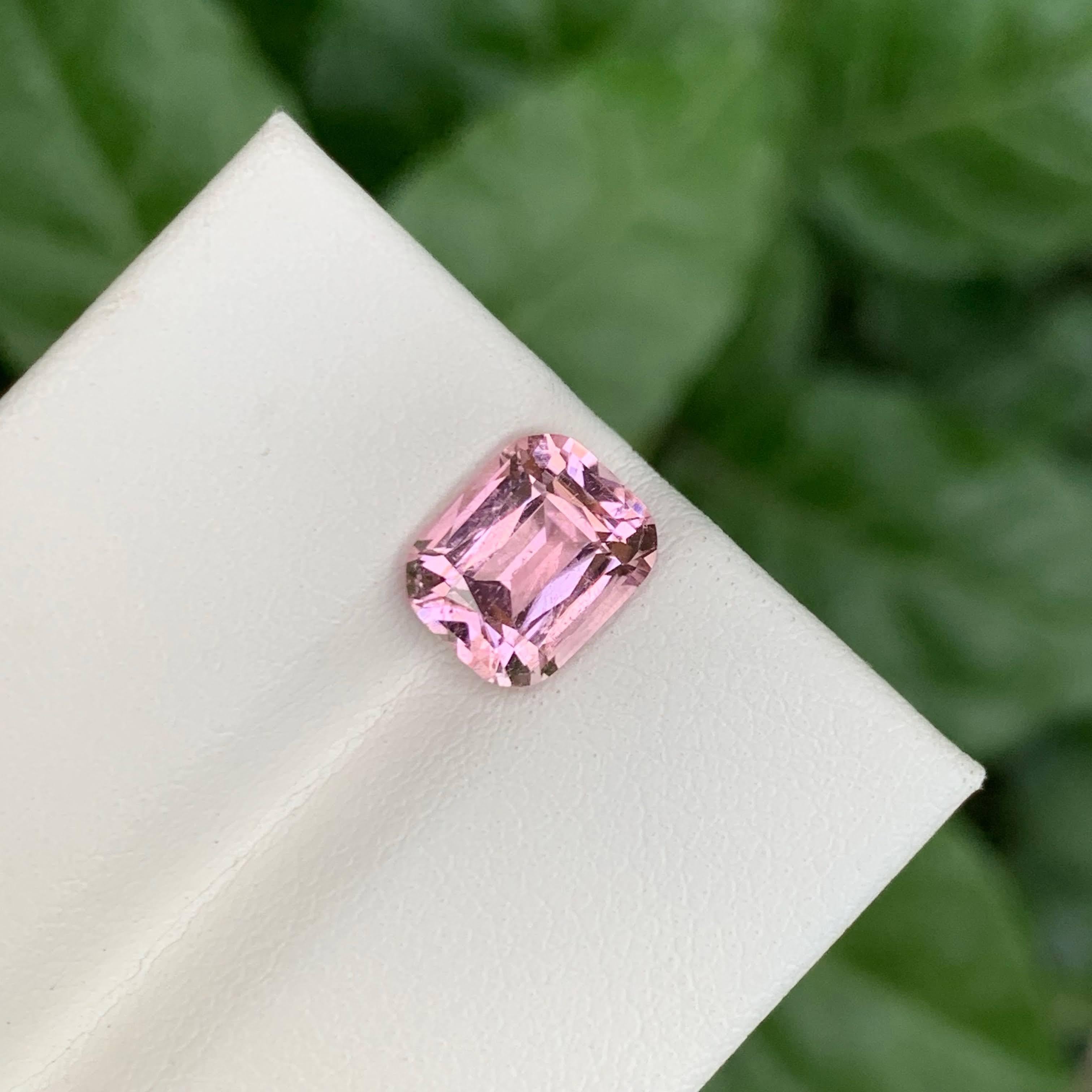 2.25 Carat Natural Loose Bubblegum Pink Tourmaline Cushion Cut Afghan Gemstone (pierre précieuse afghane) en vente 2