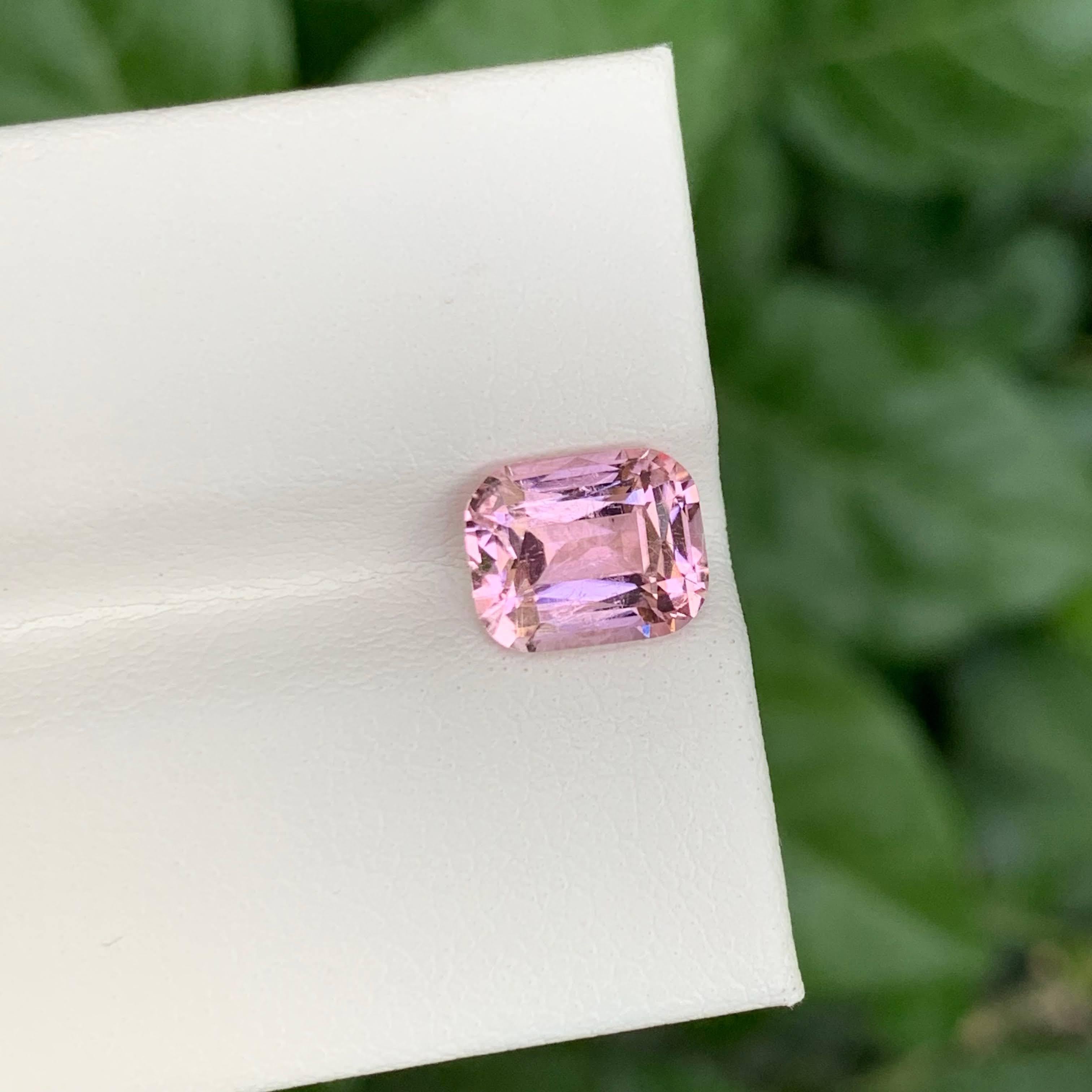 2.25 Carat Natural Loose Bubblegum Pink Tourmaline Cushion Cut Afghan Gemstone (pierre précieuse afghane) en vente 3