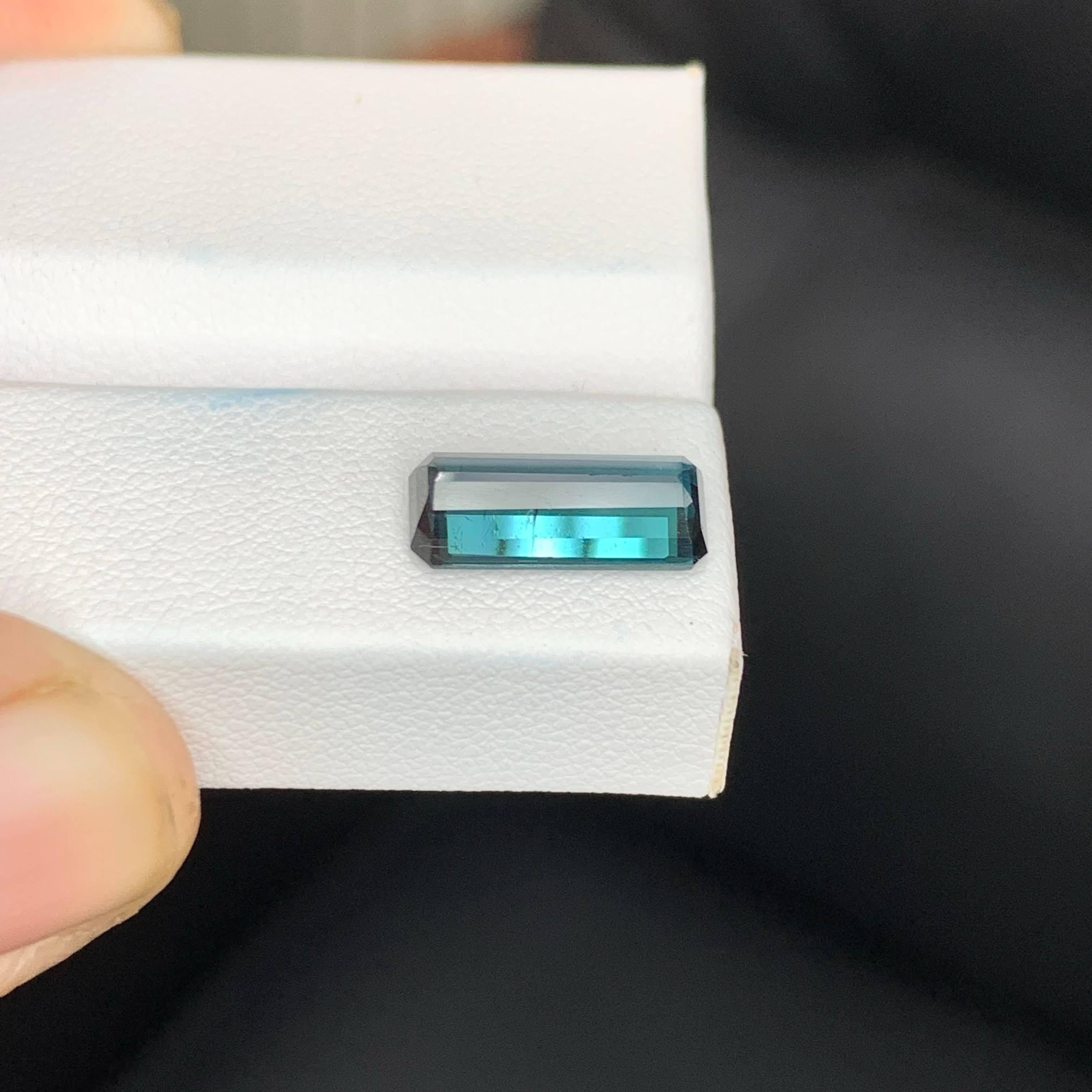 2.25 Carat Natural Loose Deep Blue Color Tourmaline Emerald Cut Afghan Gemstone (pierre précieuse afghane) Unisexe en vente
