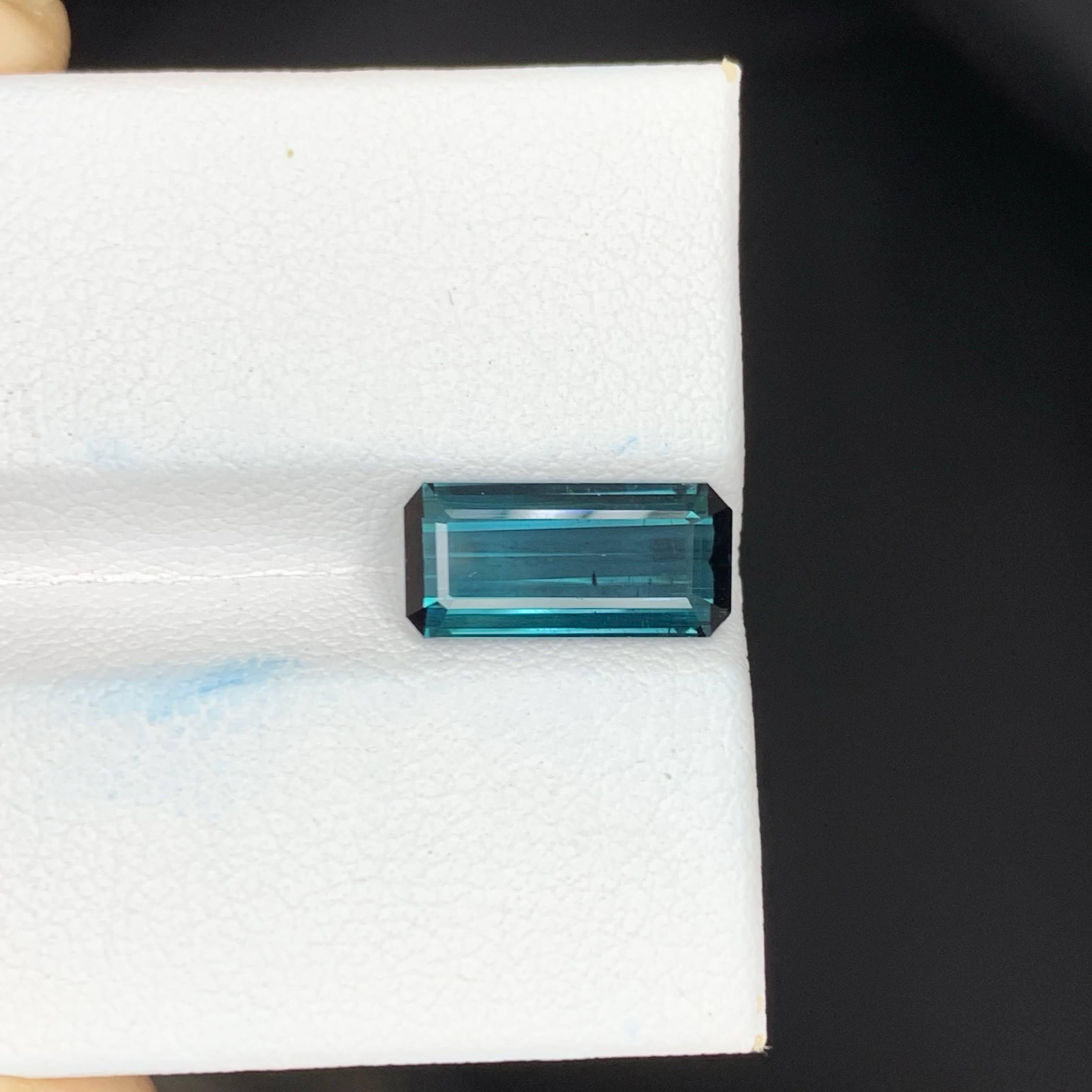 2.25 Carat Natural Loose Deep Blue Color Tourmaline Emerald Cut Afghan Gemstone (pierre précieuse afghane) en vente 1