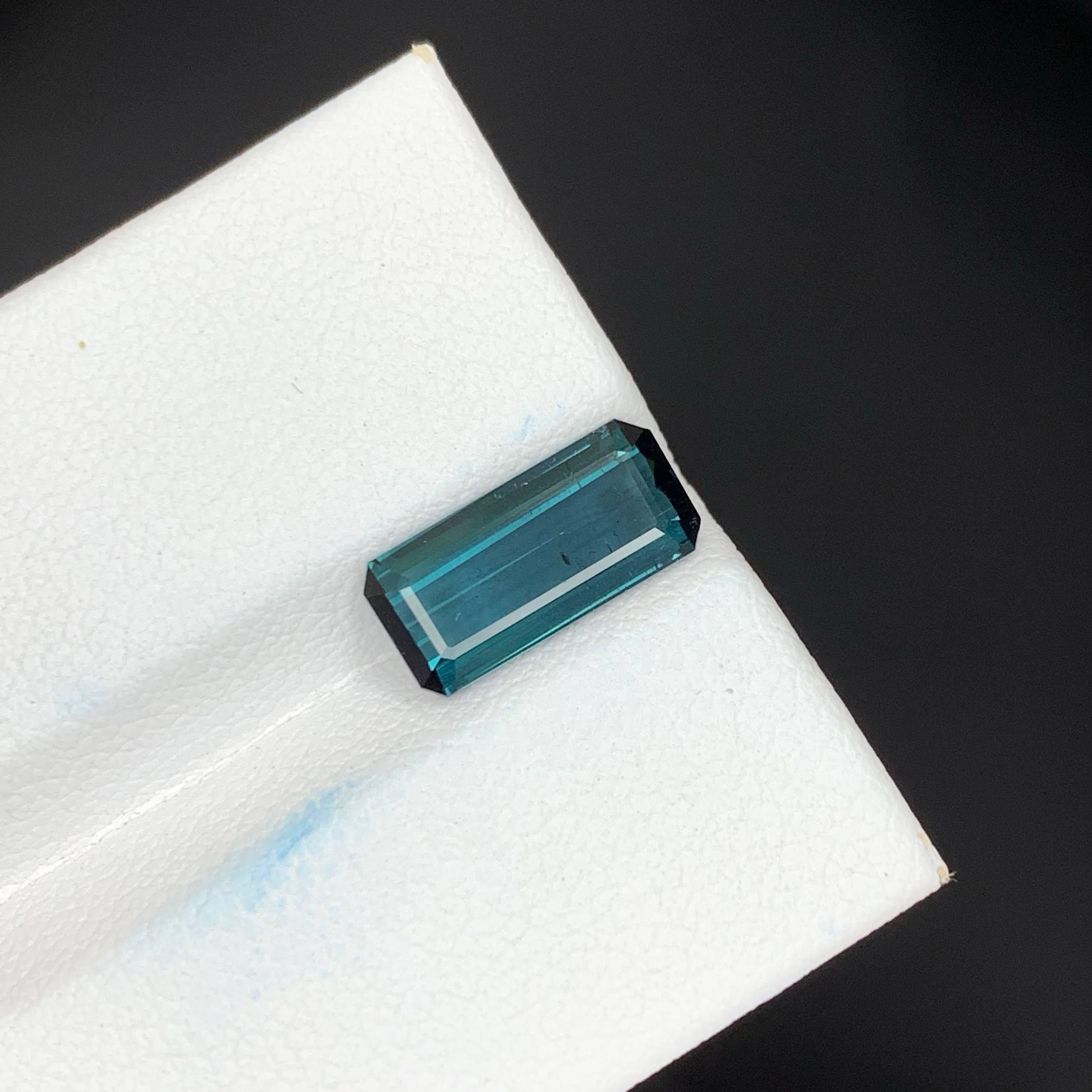 2.25 Carat Natural Loose Deep Blue Color Tourmaline Emerald Cut Afghan Gemstone (pierre précieuse afghane) en vente 2