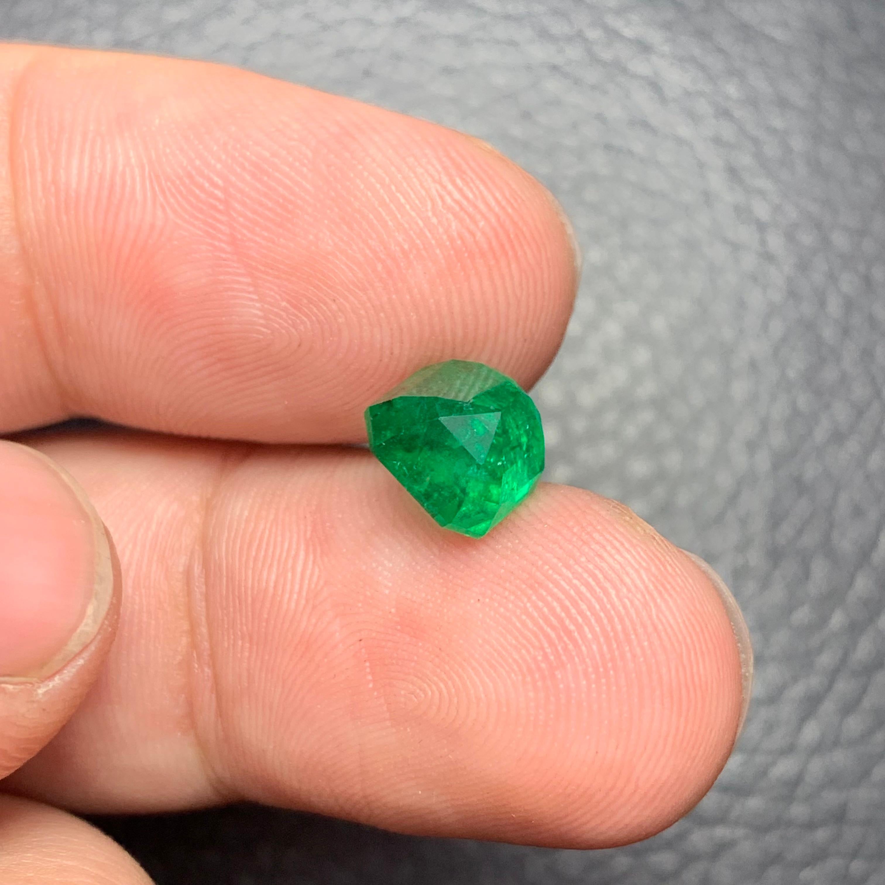 Top Quality 2.25 Carat Natural Loose Emerald Square Cut Gemstone In condizioni Nuovo in vendita a Peshawar, PK