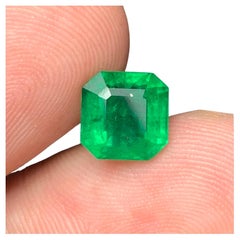 Top Quality 2.25 Carat Natural Loose Emerald Square Cut Gemstone