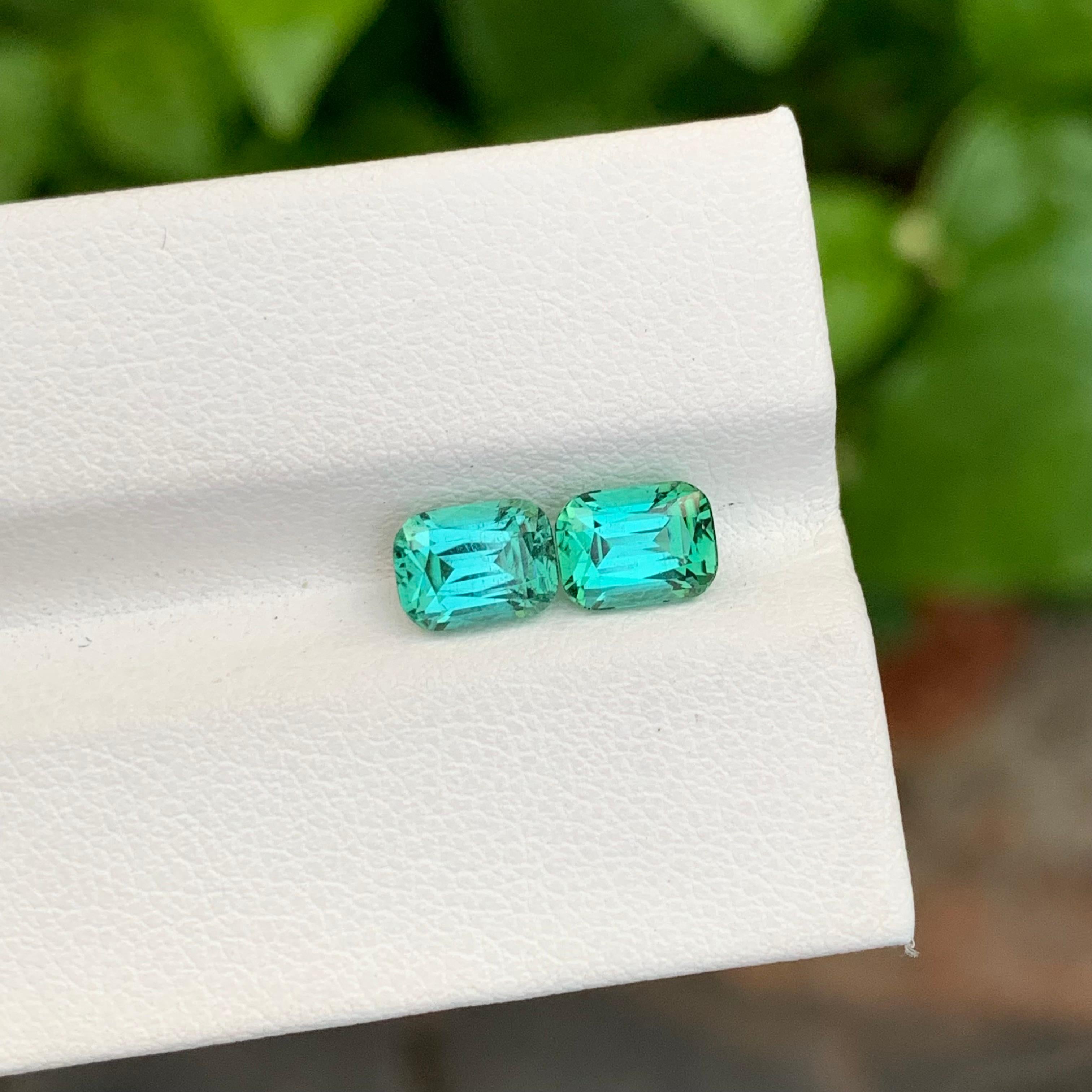 2.25 Carat Natural Loose Green Lagoon Dual Tourmaline Cushion Shape Gemstone (pierre précieuse en forme de coussin) en vente 4