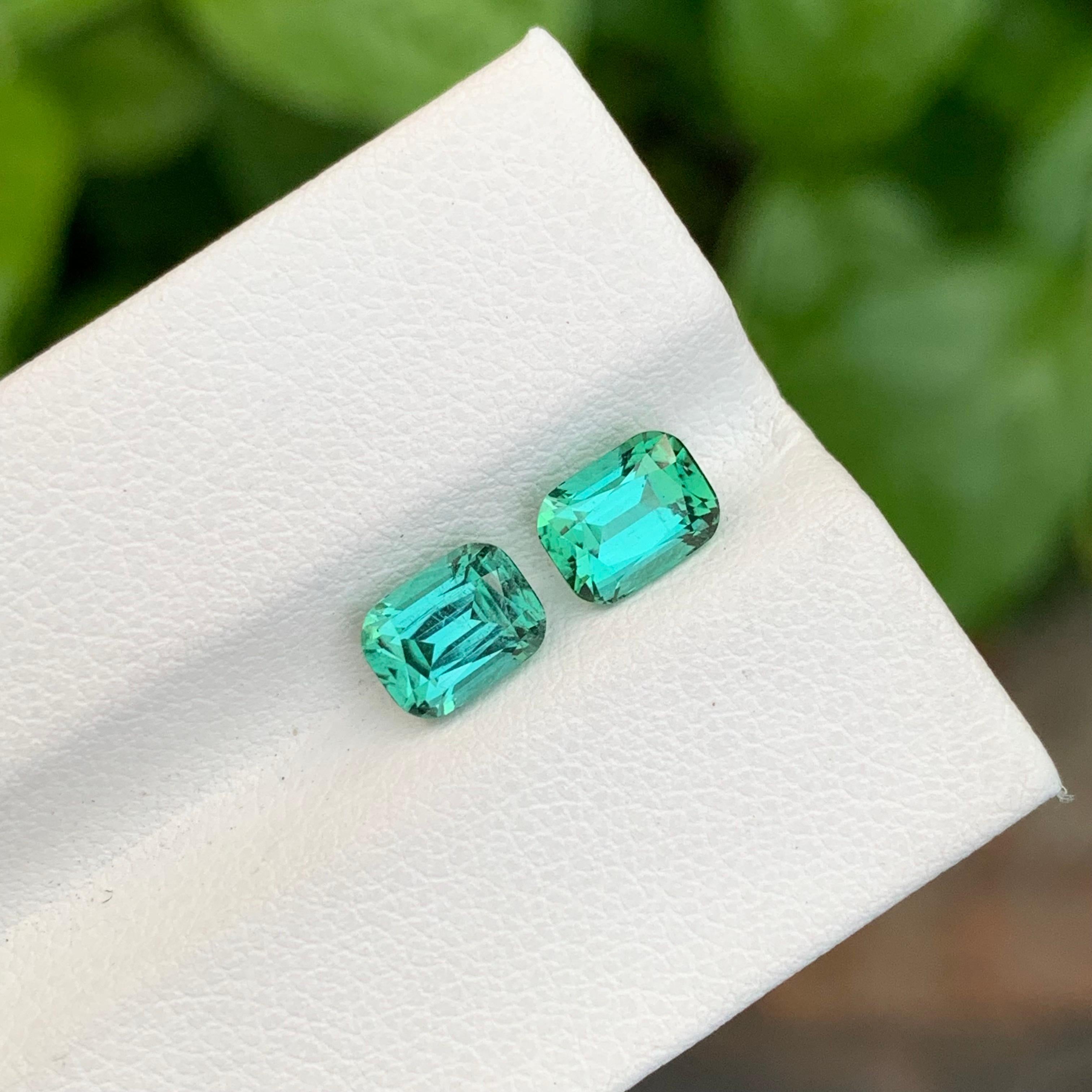 Taille coussin 2.25 Carat Natural Loose Green Lagoon Dual Tourmaline Cushion Shape Gemstone (pierre précieuse en forme de coussin) en vente