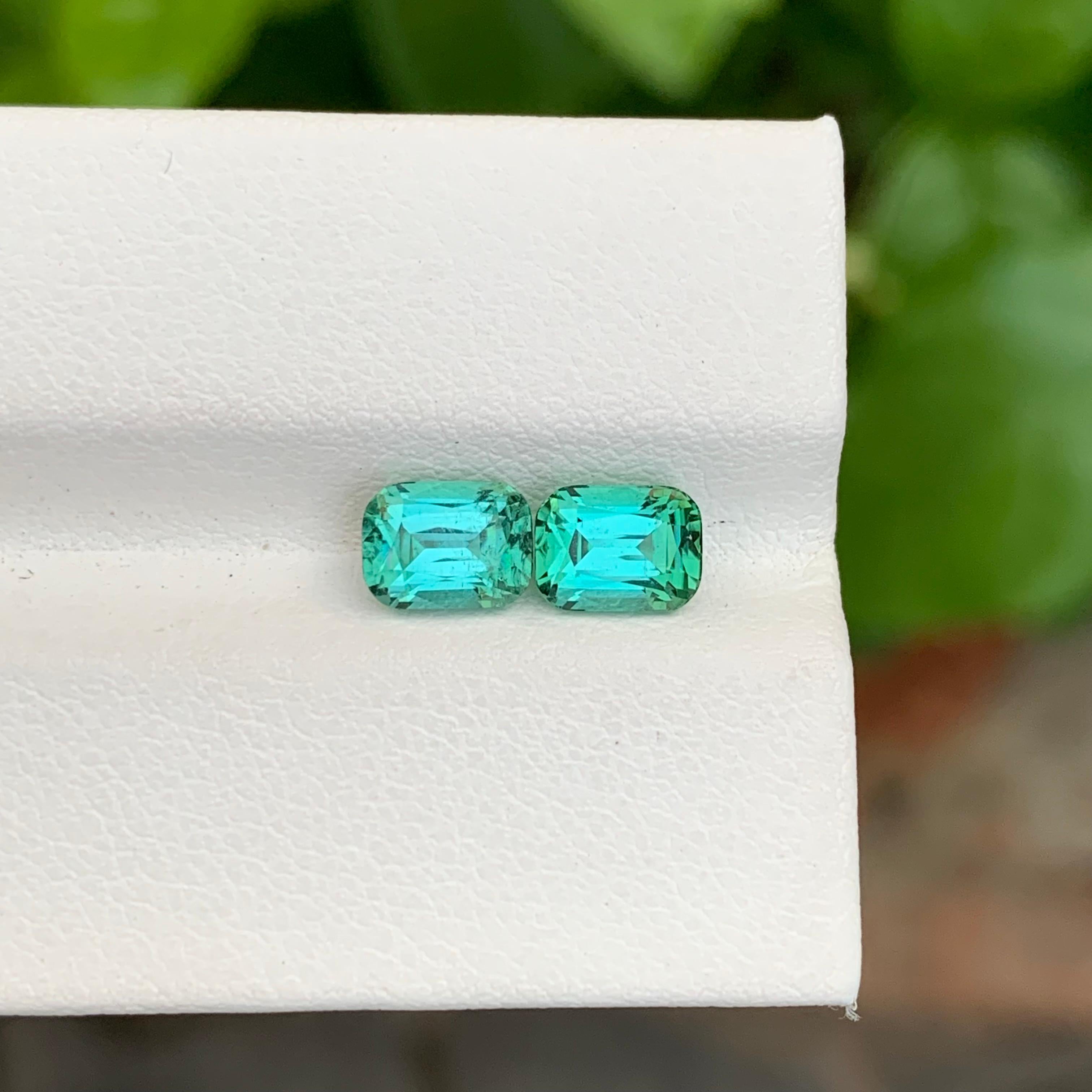 2.25 Carat Natural Loose Green Lagoon Dual Tourmaline Cushion Shape Gemstone (pierre précieuse en forme de coussin) Unisexe en vente