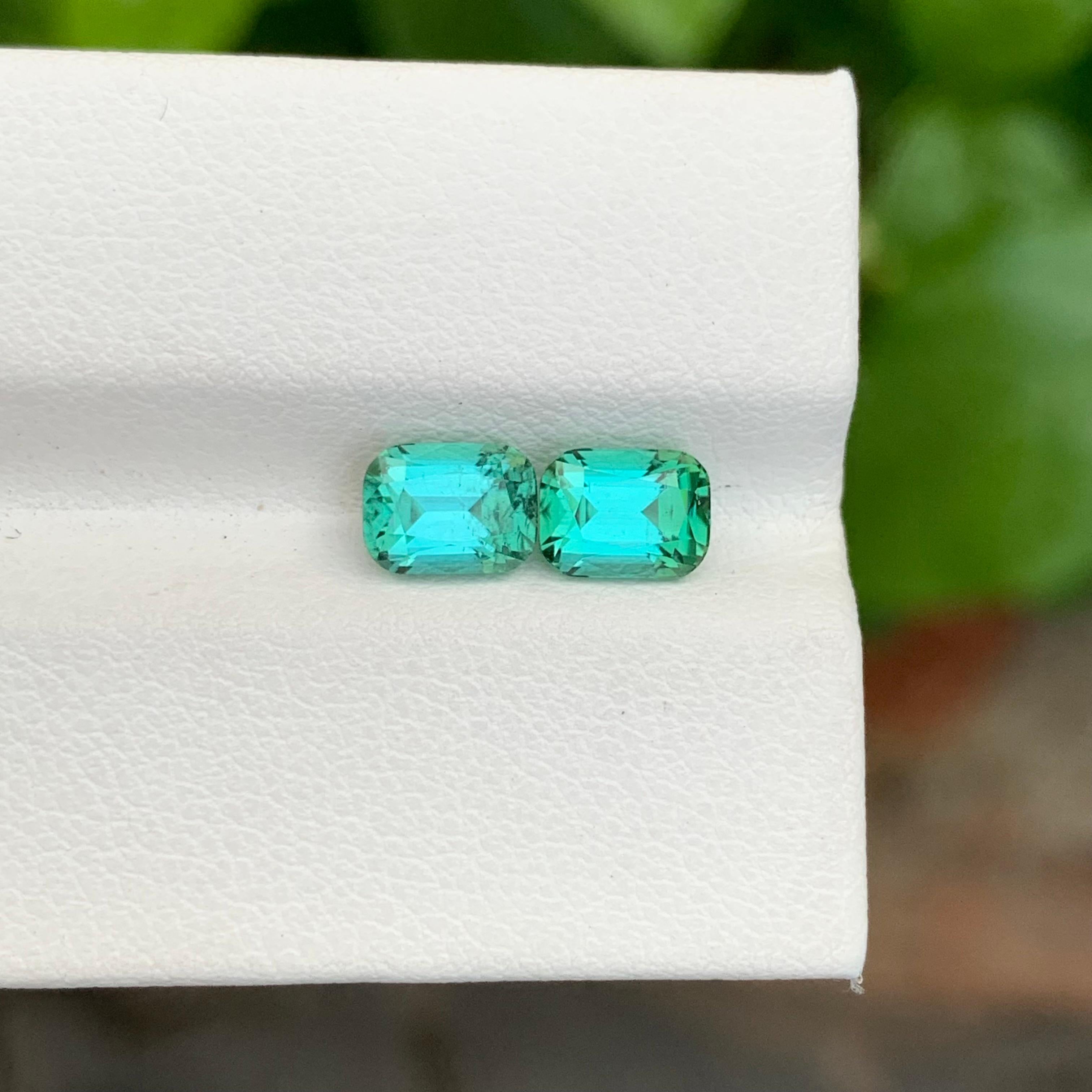 2.25 Carat Natural Loose Green Lagoon Dual Tourmaline Cushion Shape Gemstone (pierre précieuse en forme de coussin) en vente 1