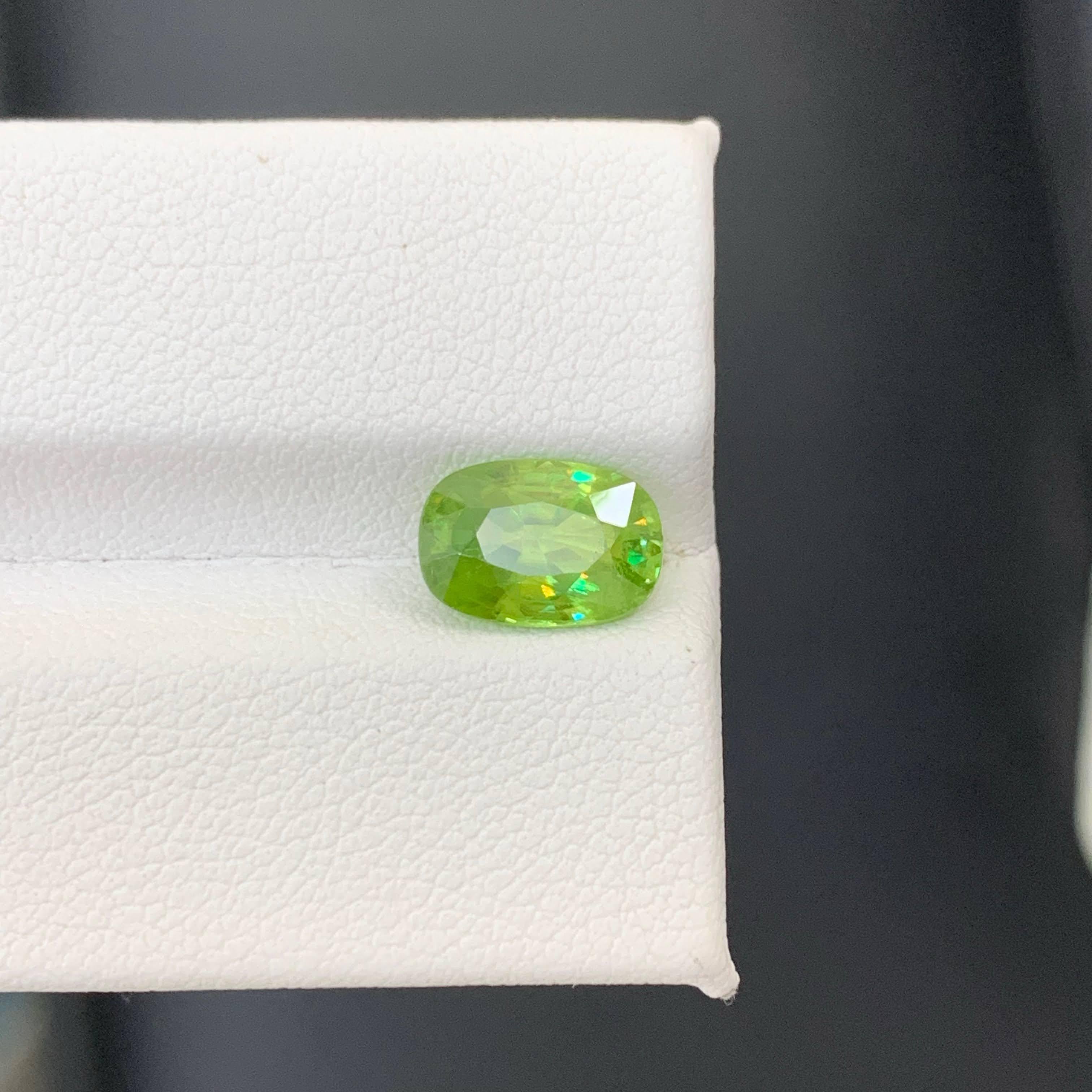 2.25 Carat Natural Loose Green Sphene Stone Oval Shaped Madagascar's Gemstone In New Condition For Sale In Bangkok, TH