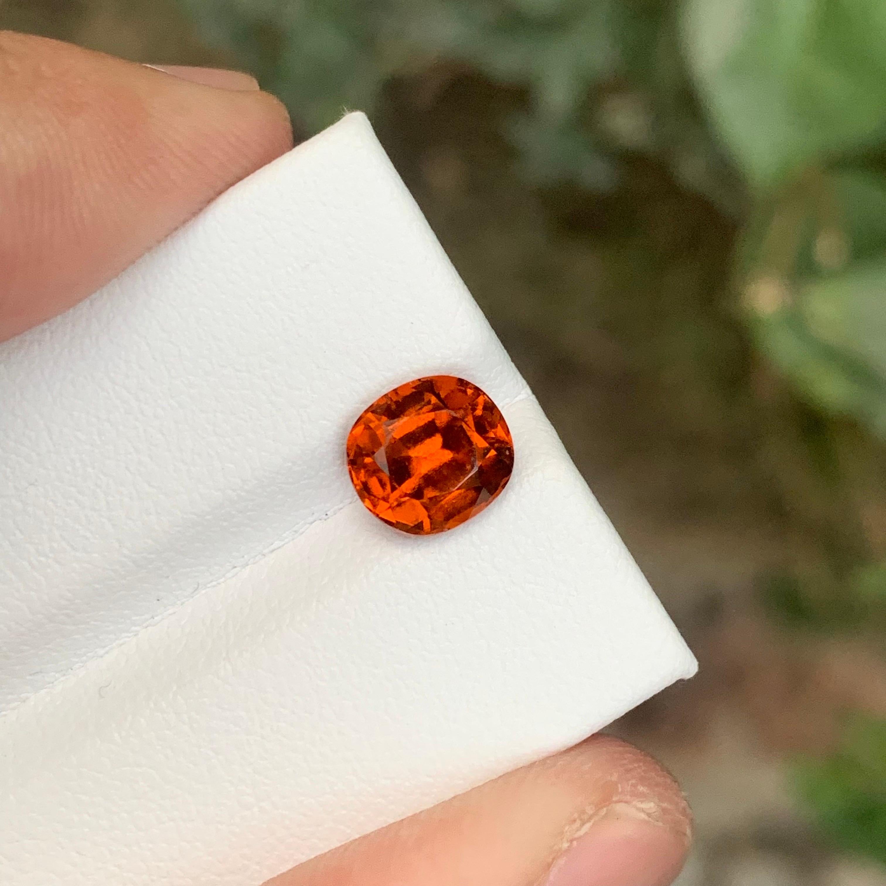 Taglio cuscino 2,25 carati di granato di assonite naturale sfuso con taglio a cuscino in vendita