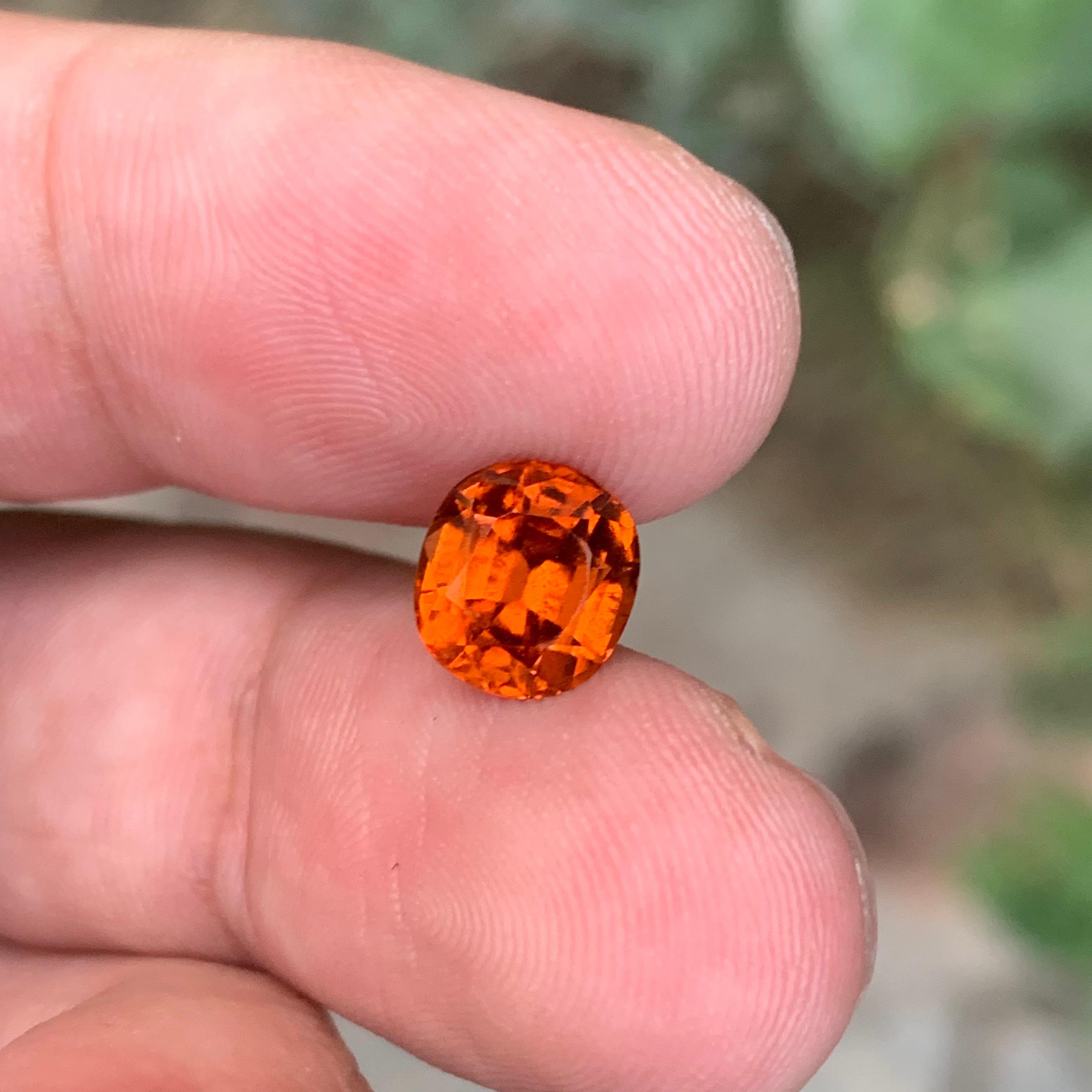 2,25 carati di granato di assonite naturale sfuso con taglio a cuscino in vendita 1