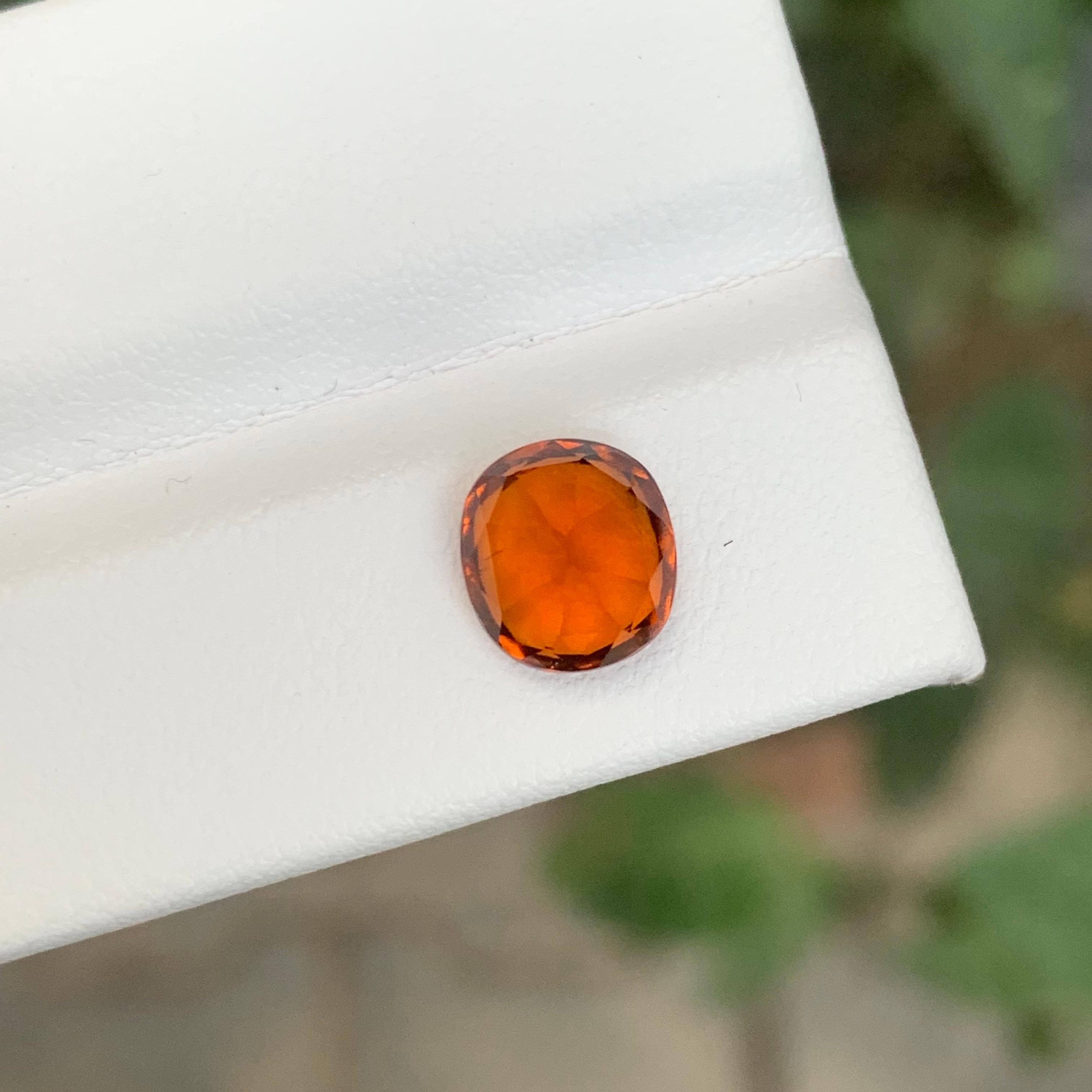 2,25 carati di granato di assonite naturale sfuso con taglio a cuscino in vendita 2