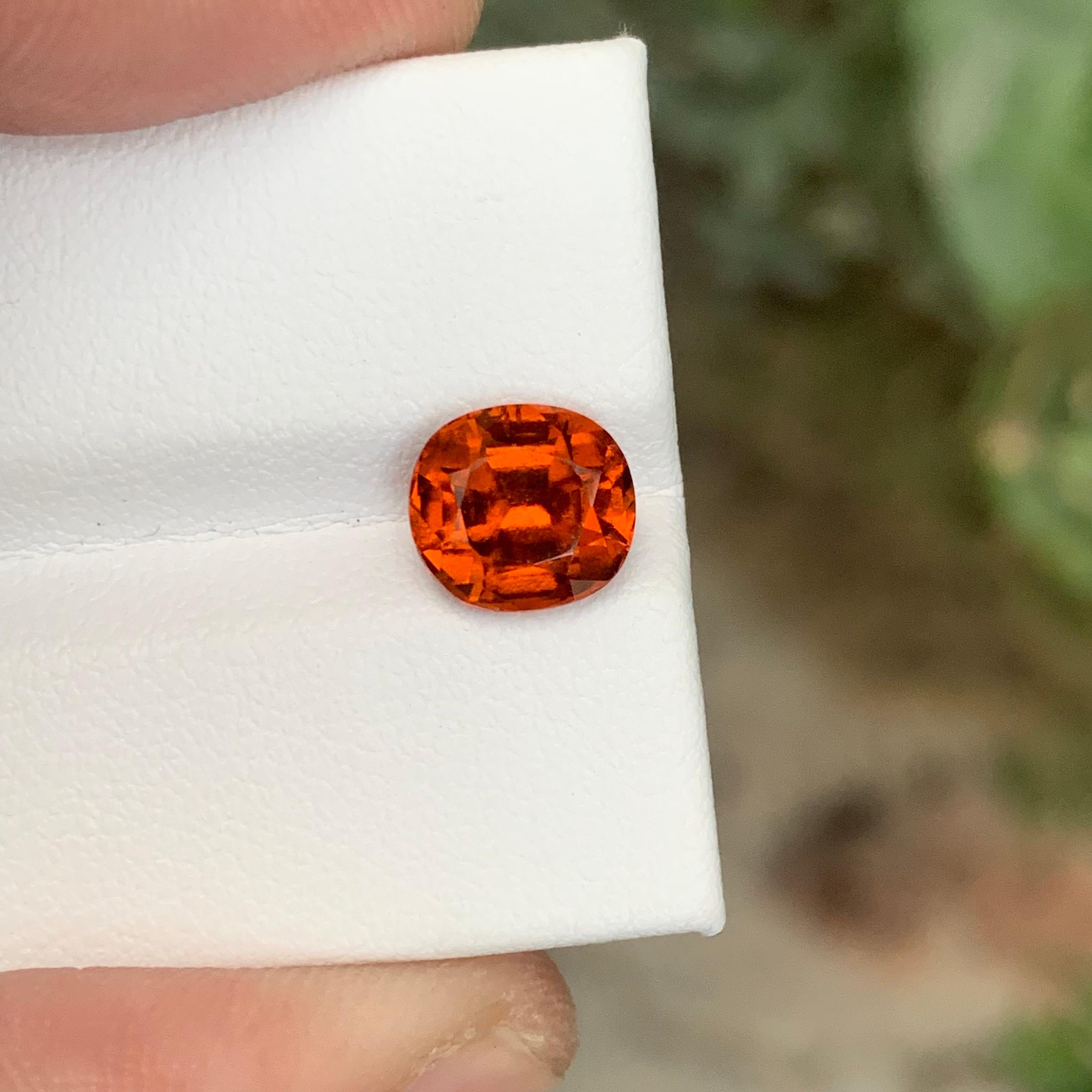 2,25 carati di granato di assonite naturale sfuso con taglio a cuscino in vendita 3