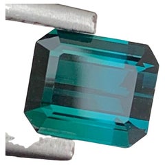 Pierre précieuse en forme d'émeraude, tourmaline indicolite naturelle non sertie de 2.25 carats pour bijoux 