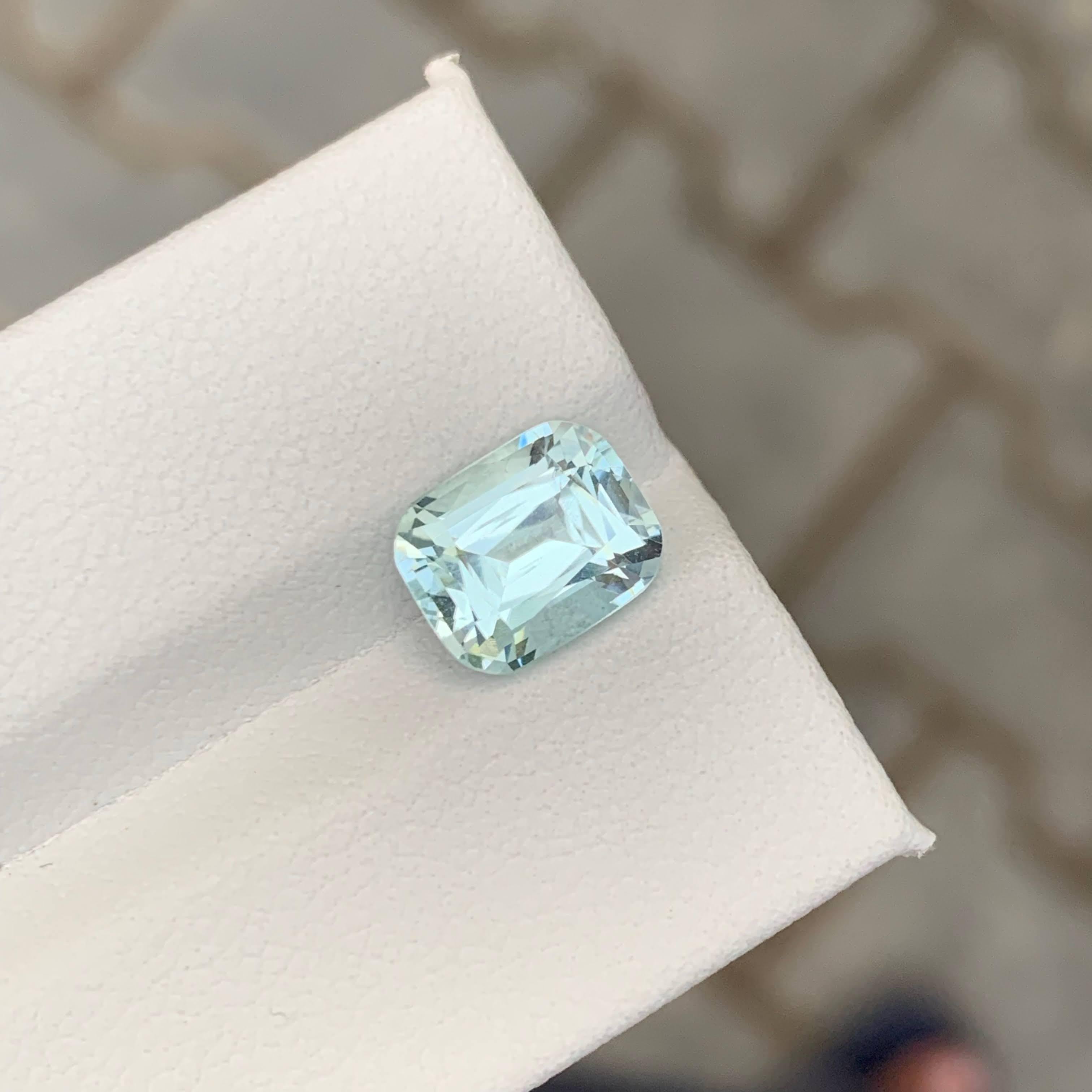 Moderno 2.25 carati di acquamarina azzurra naturale sfusa, taglio a cuscino, gemma pakistana in vendita