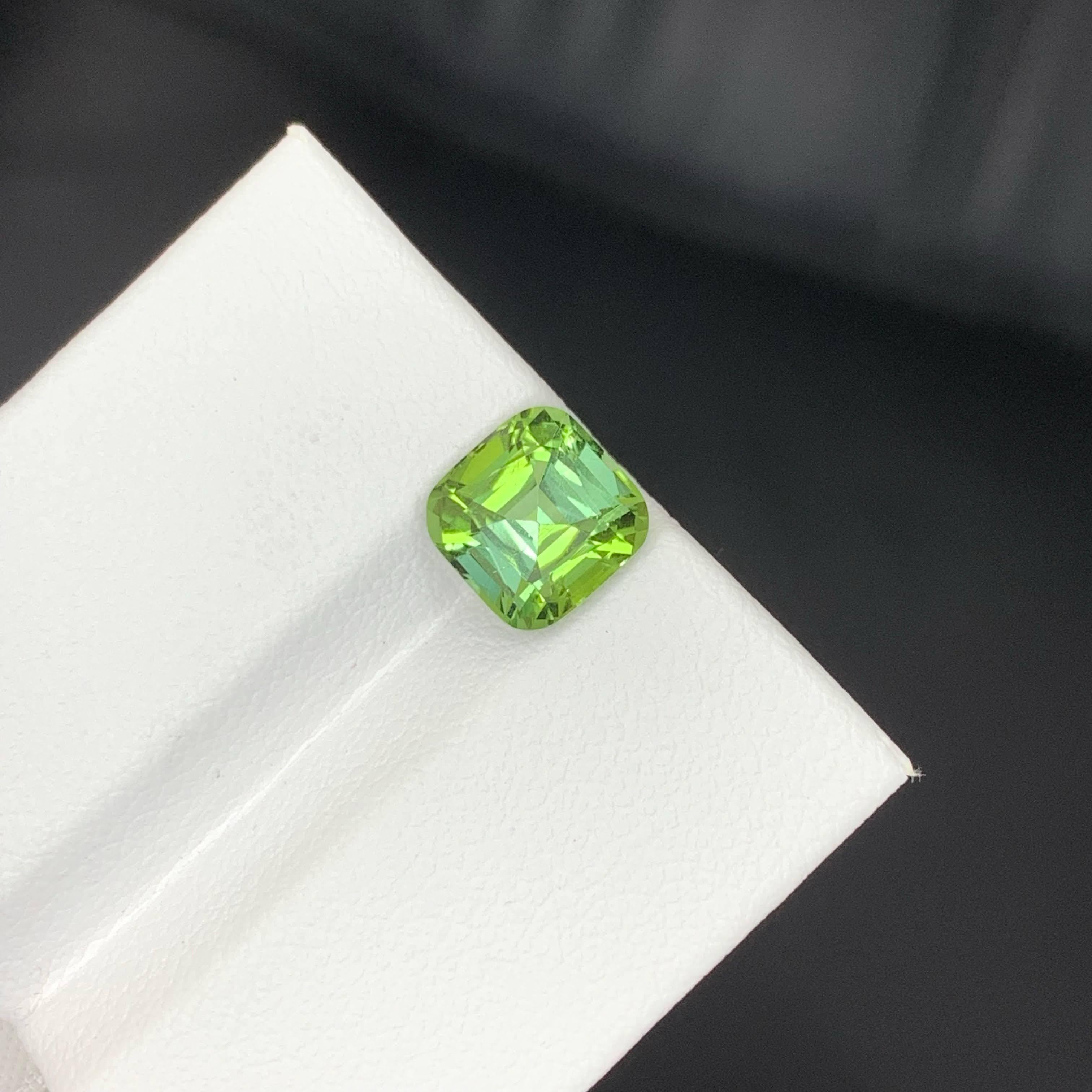Moderno 2.25 Carati di tormalina verde menta naturale sfusa con taglio a cuscino Gemma afgana in vendita