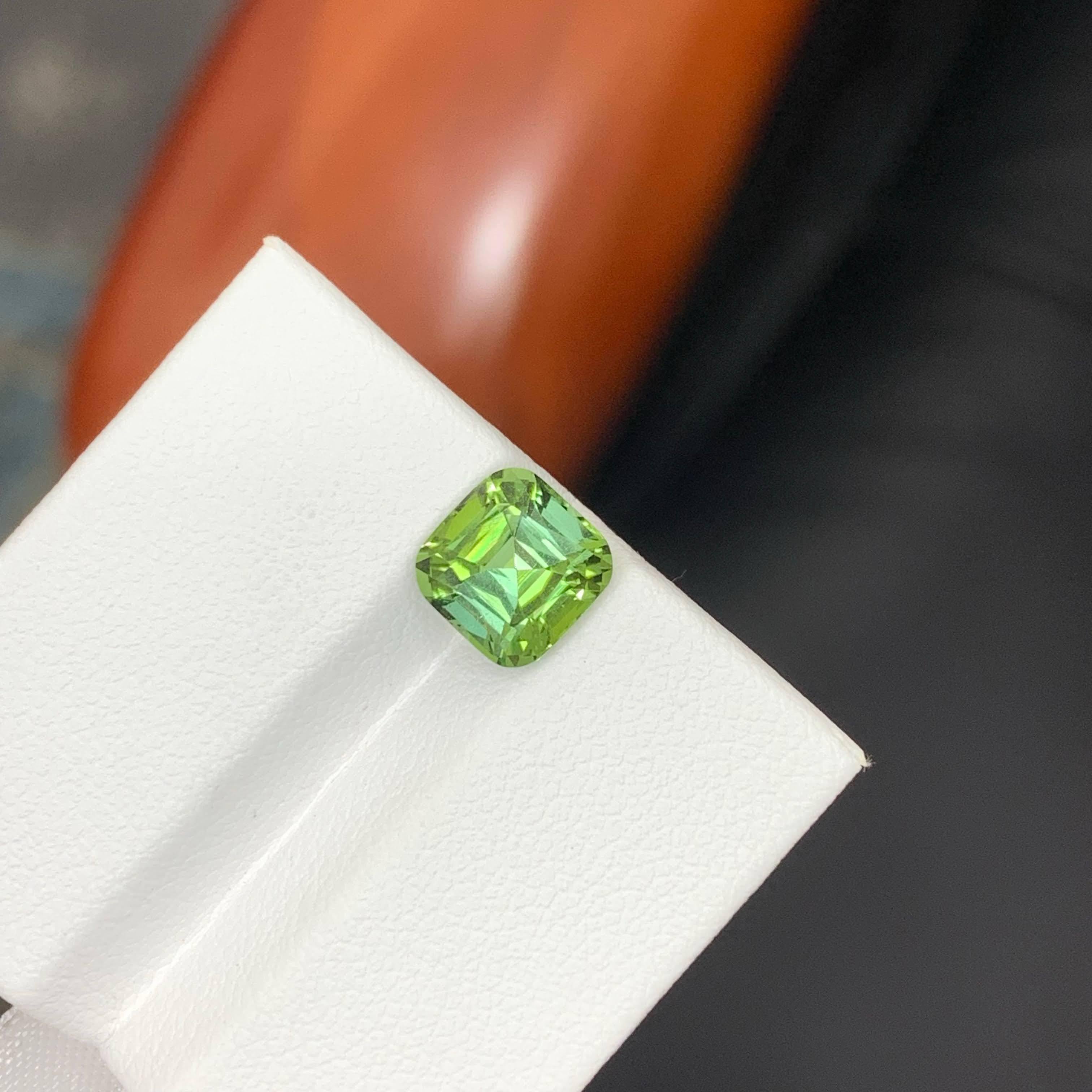 da uomo o donna 2.25 Carati di tormalina verde menta naturale sfusa con taglio a cuscino Gemma afgana in vendita