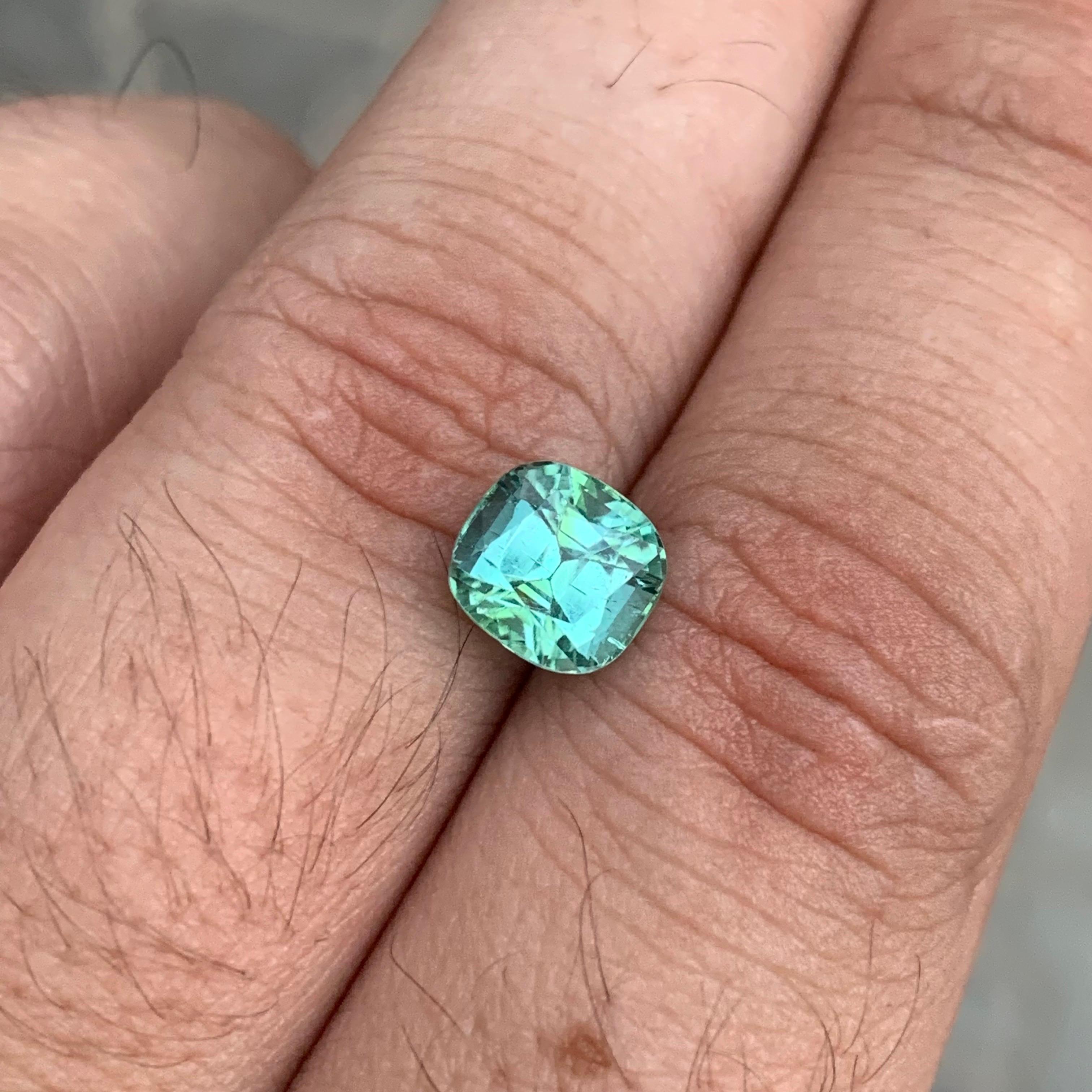 2.25 Carat Natural Loose Mint Green Tourmaline Cushion Shape Gemstone In New Condition For Sale In Peshawar, PK