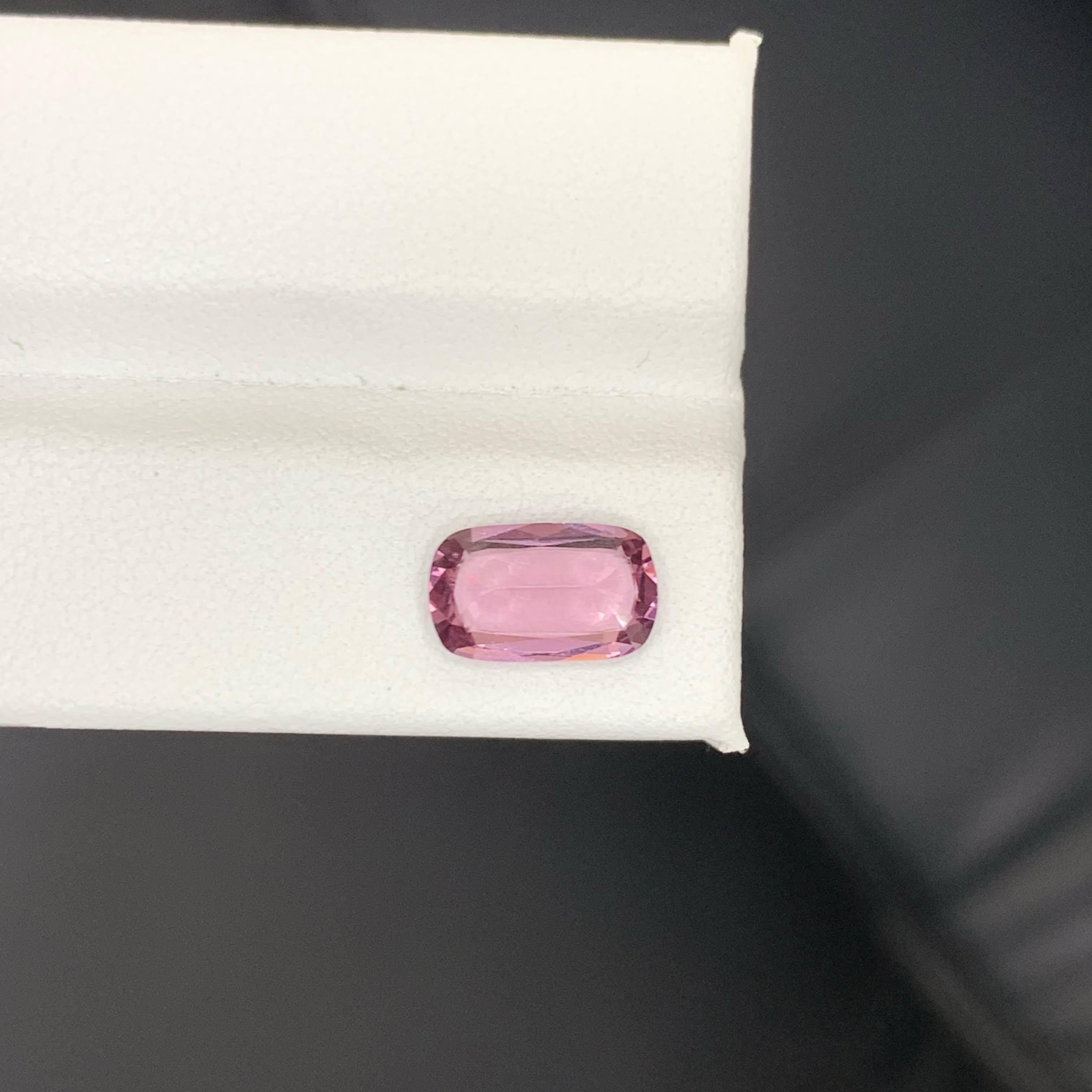 2.25 Carati di Spinello birmano rosa violaceo naturale sciolto con taglio a cuscino in vendita 5