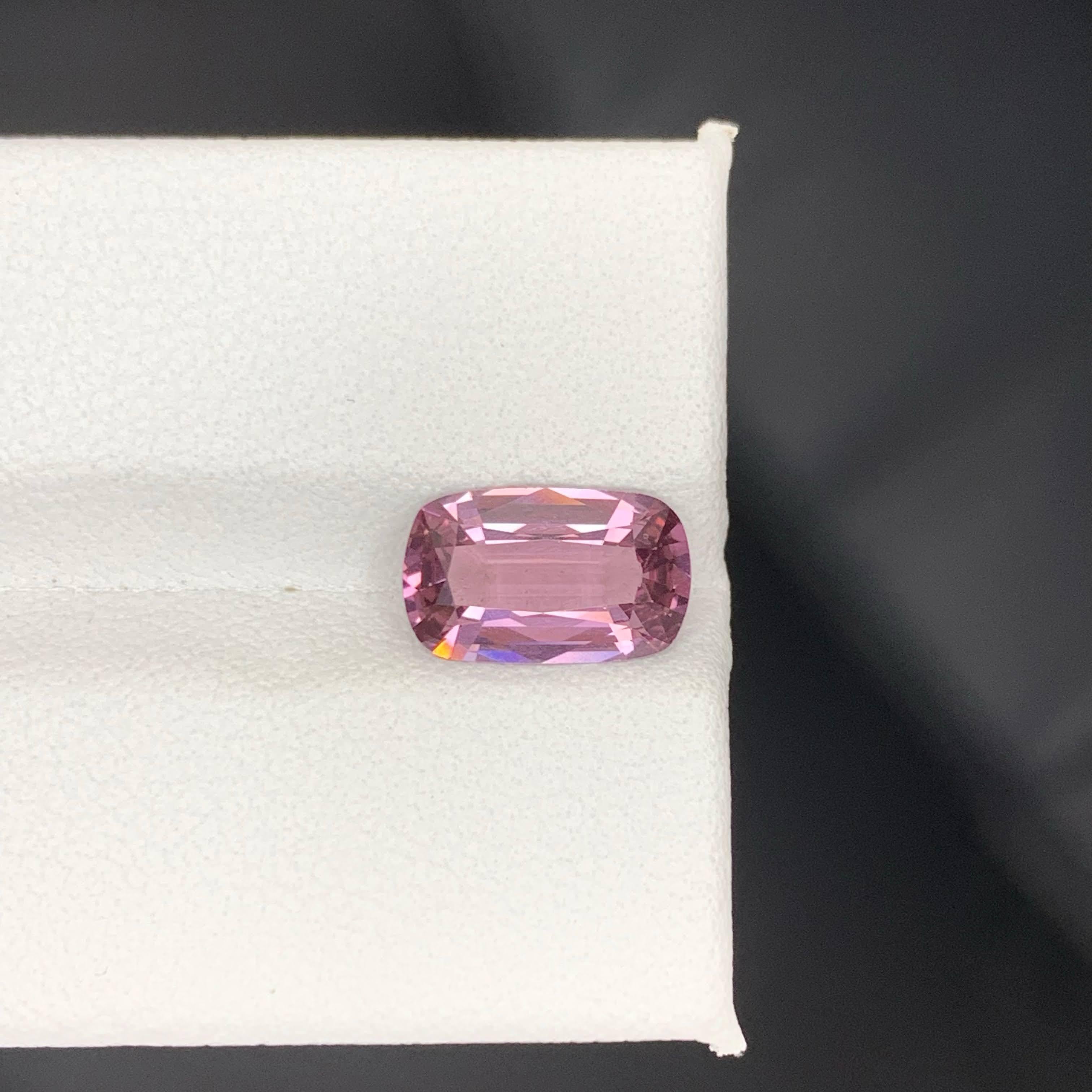 Taglio cuscino 2.25 Carati di Spinello birmano rosa violaceo naturale sciolto con taglio a cuscino in vendita