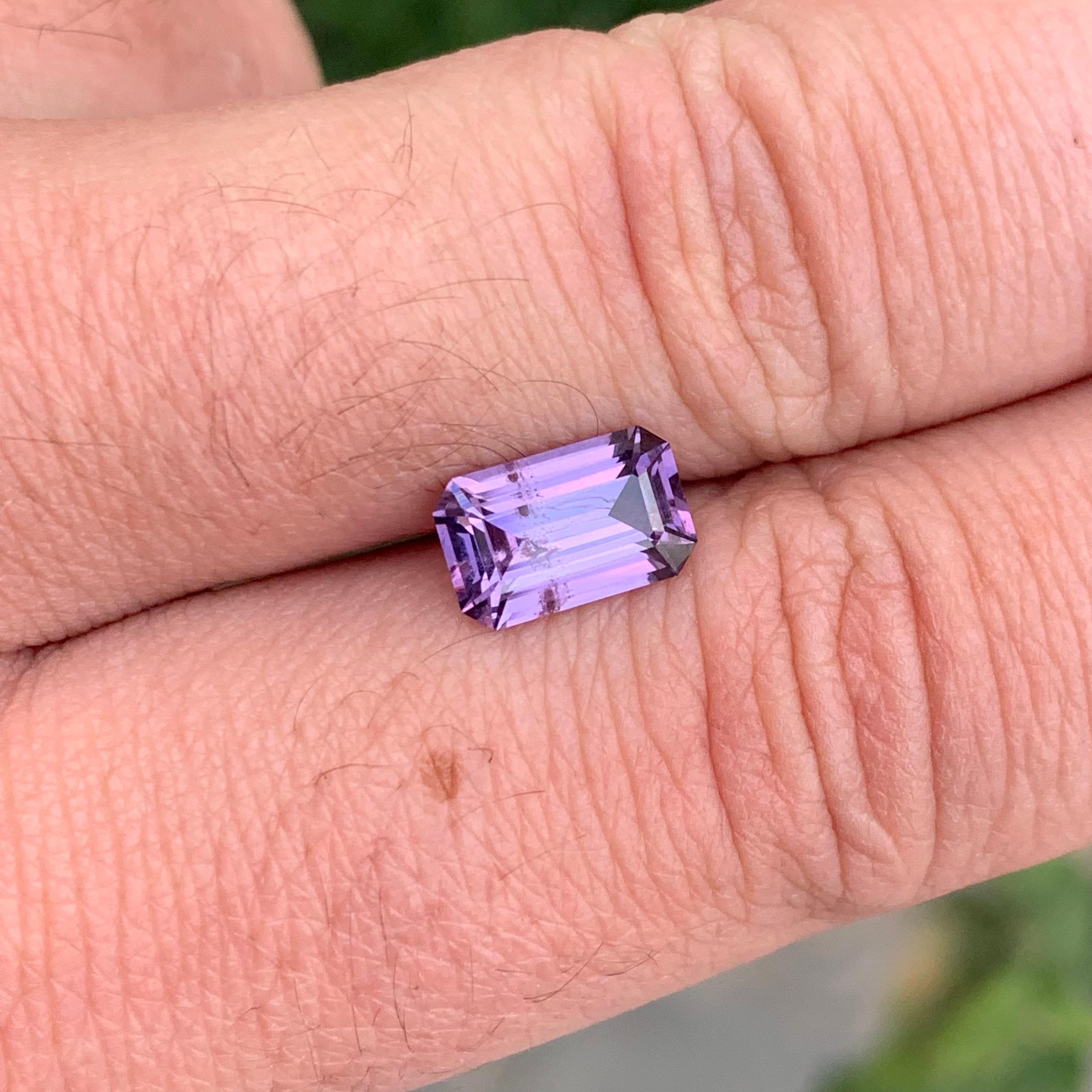 2.25 Carat Natural Loose Purplish Pink Spinel Emerald Shape Gem en vente 5