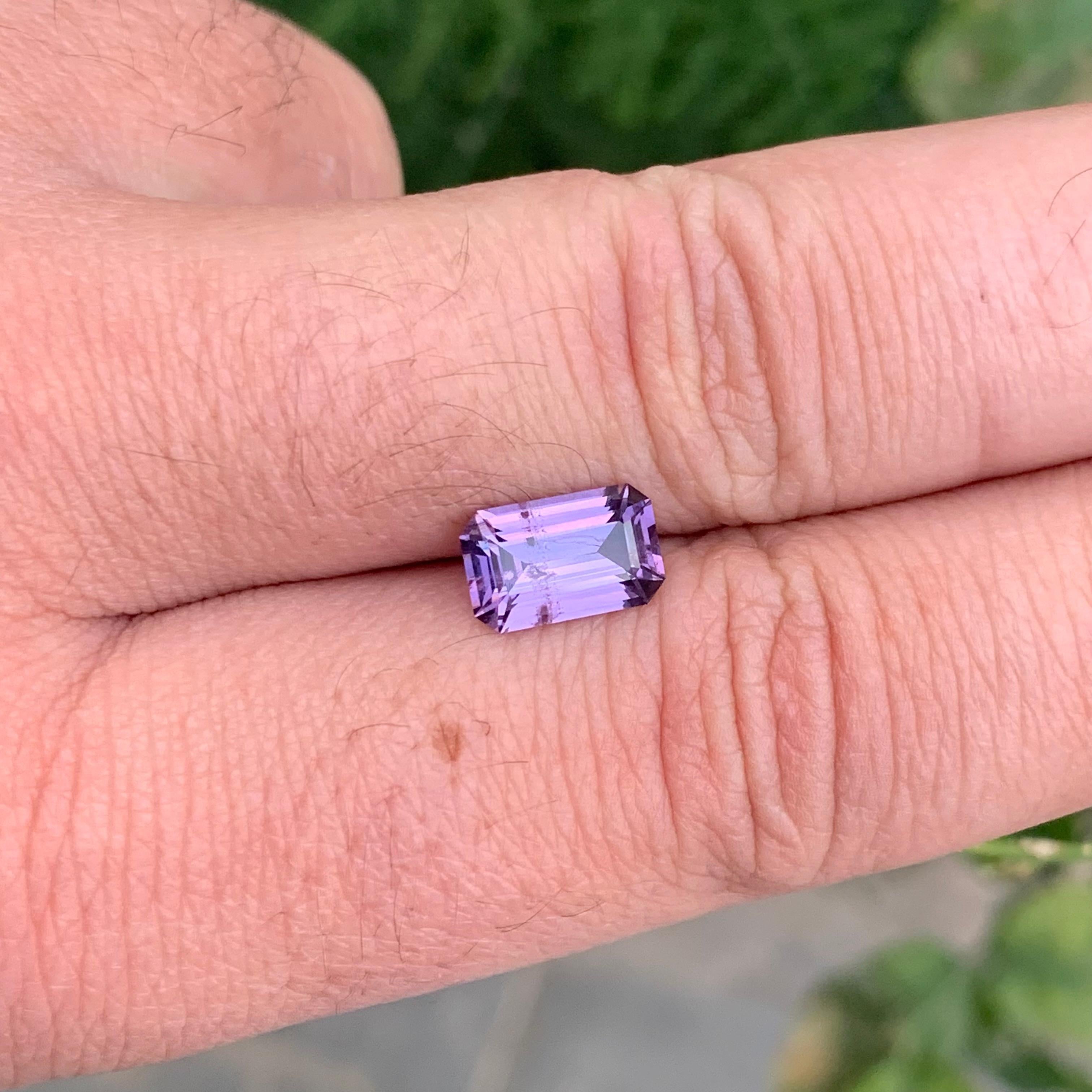 2.25 Carat Natural Loose Purplish Pink Spinel Emerald Shape Gem en vente 6
