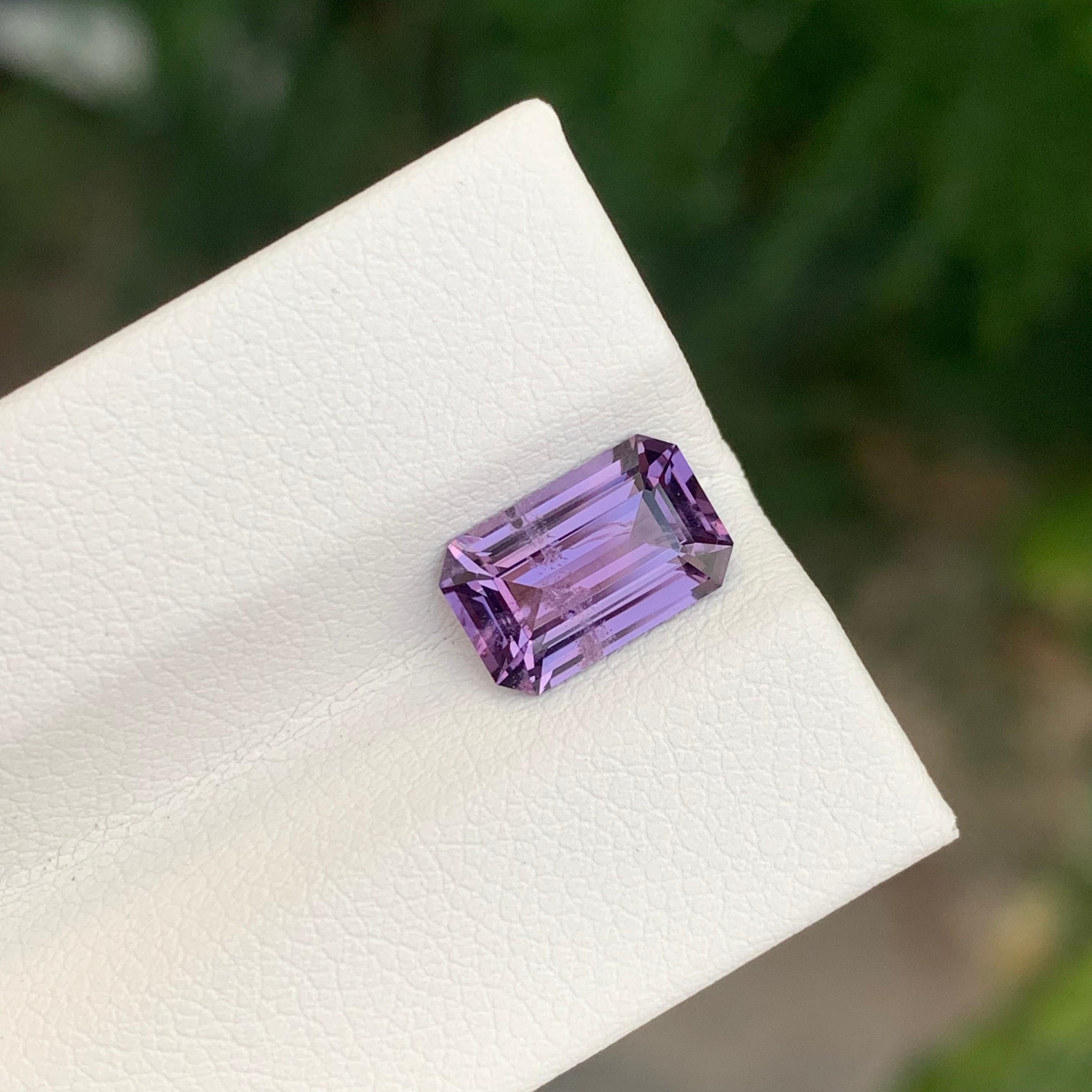 Arts and Crafts 2.25 Carat Natural Loose Purplish Pink Spinel Emerald Shape Gem en vente