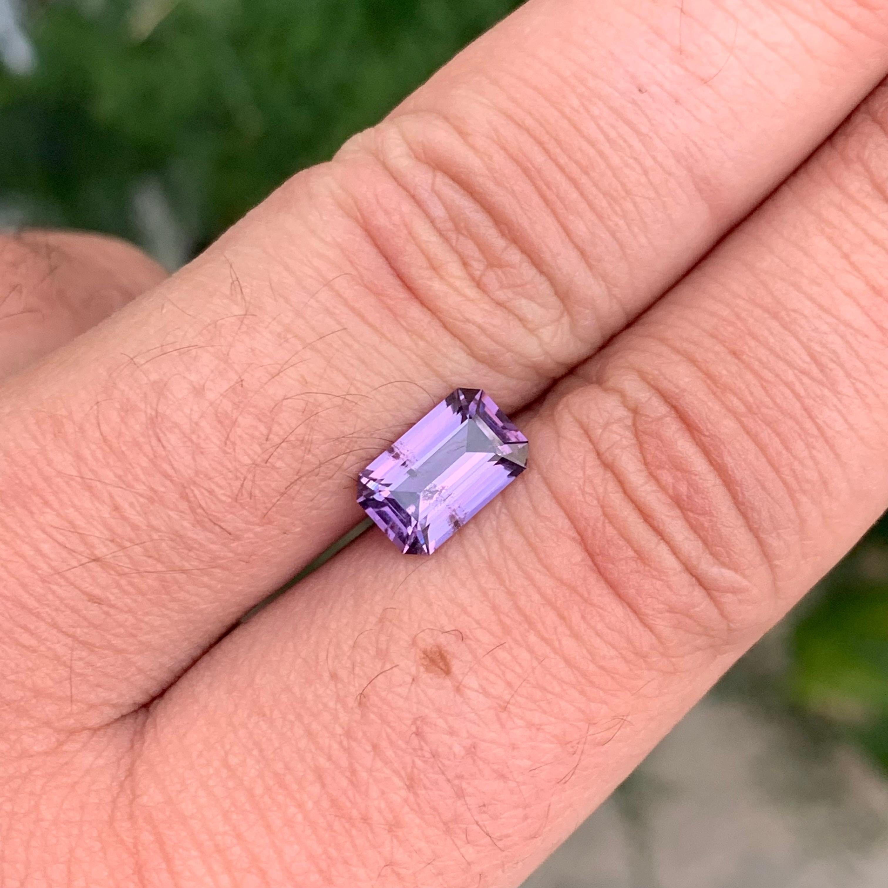 2.25 Carat Natural Loose Purplish Pink Spinel Emerald Shape Gem en vente 2