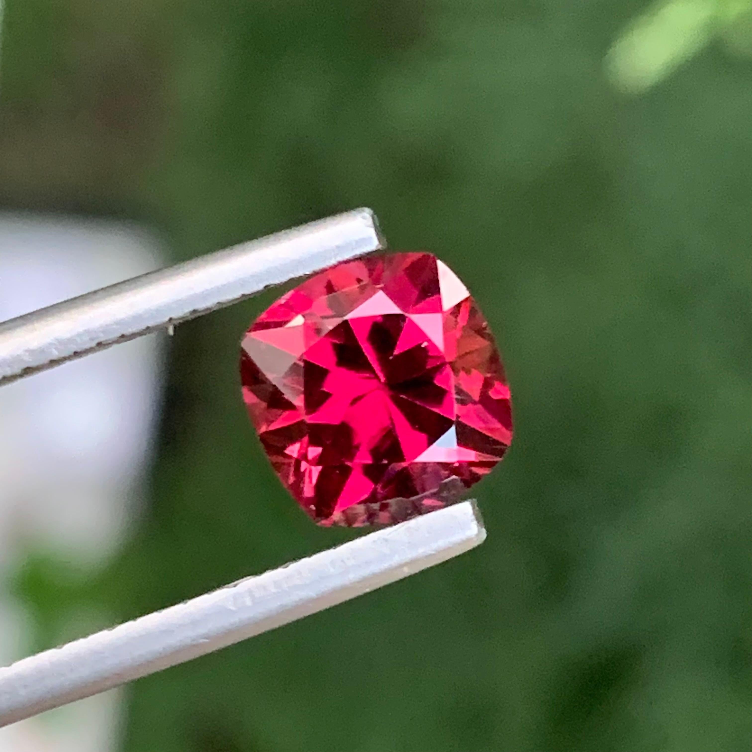 Pierre précieuse grenat rhodolite naturelle taille coussin de 2,25 carats Neuf - En vente à Peshawar, PK