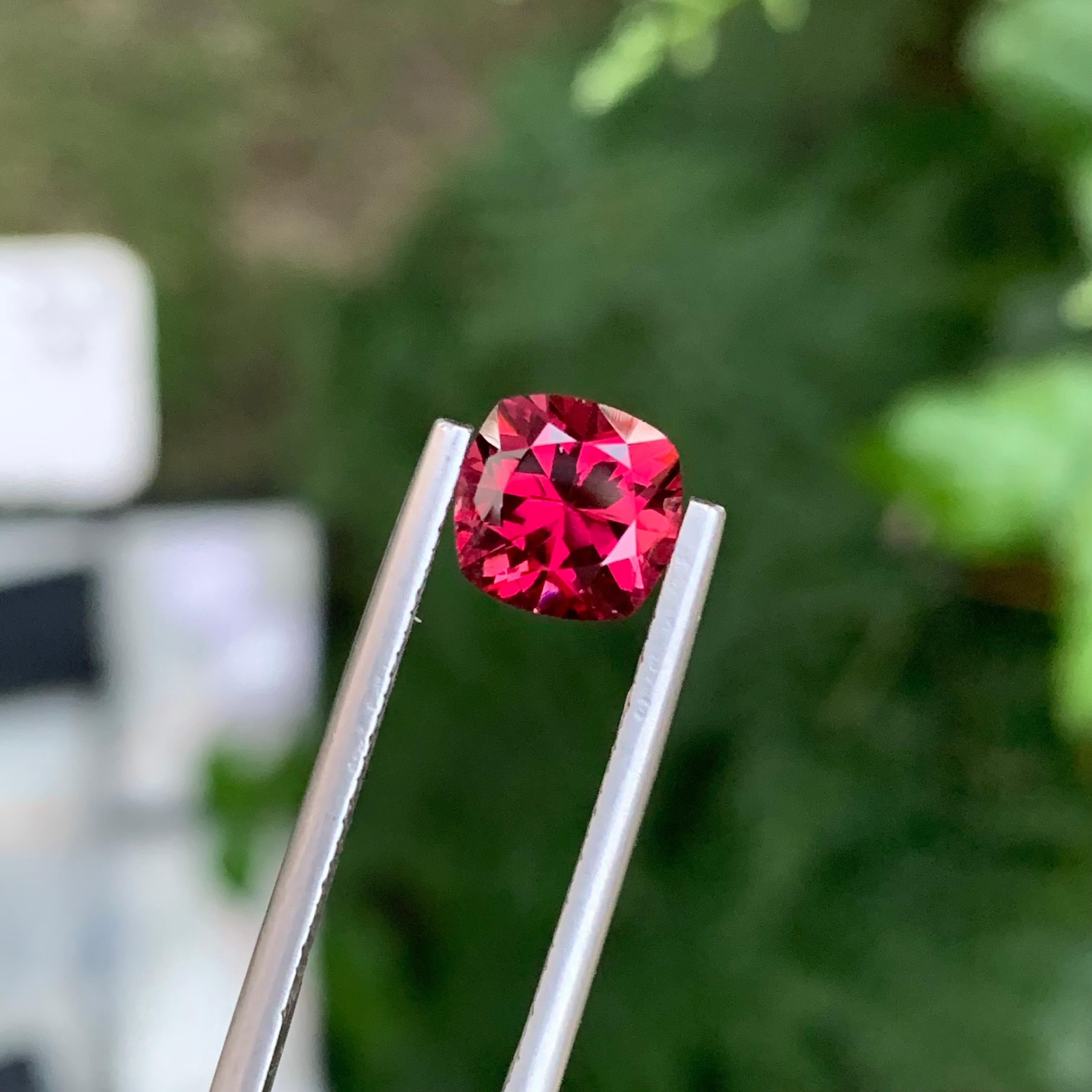 Pierre précieuse grenat rhodolite naturelle taille coussin de 2,25 carats en vente 1