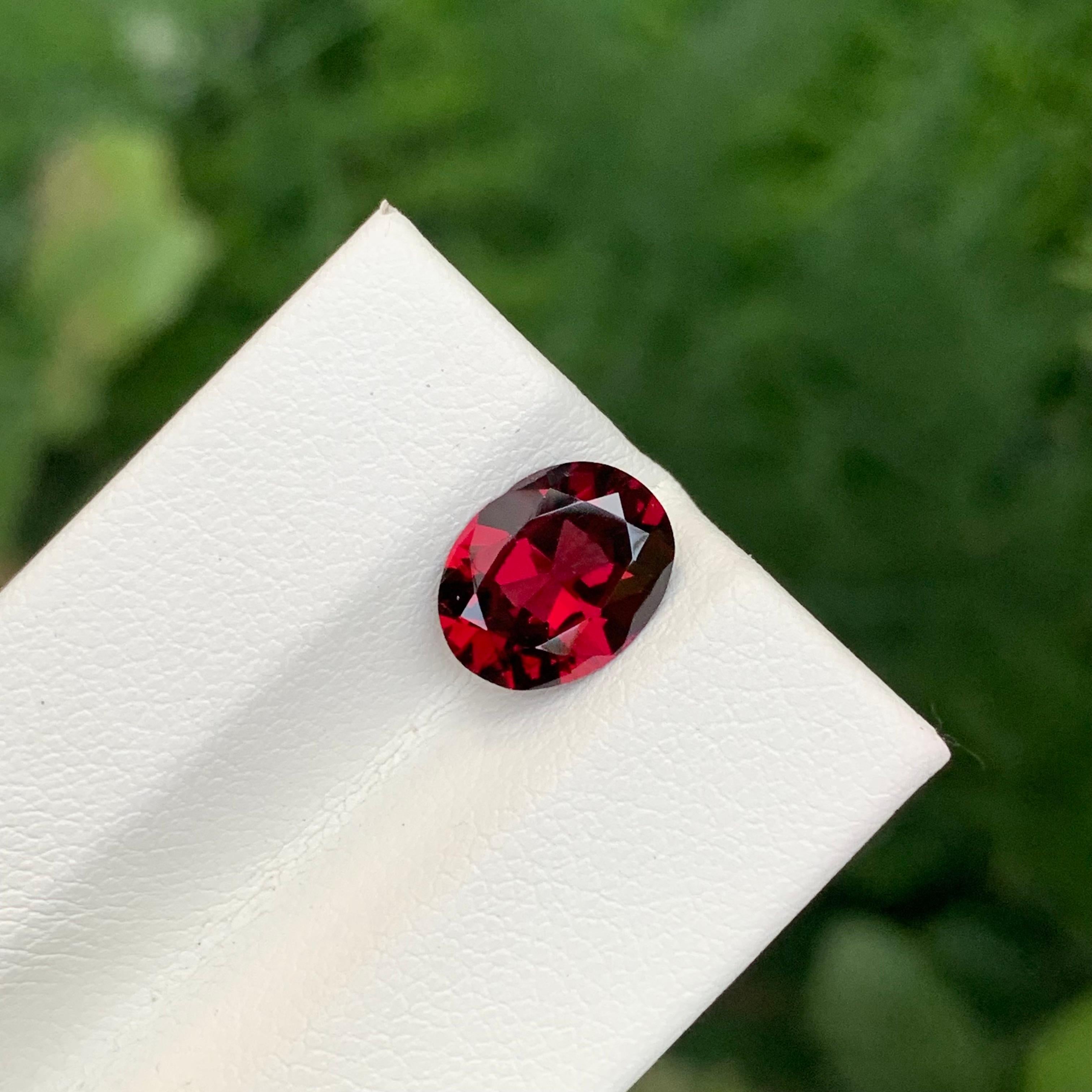 2.25 Carat Natural Loose Rhodolite Garnet Oval Shape Gemstone (grenat rhodolite en vrac de forme ovale) en vente 4