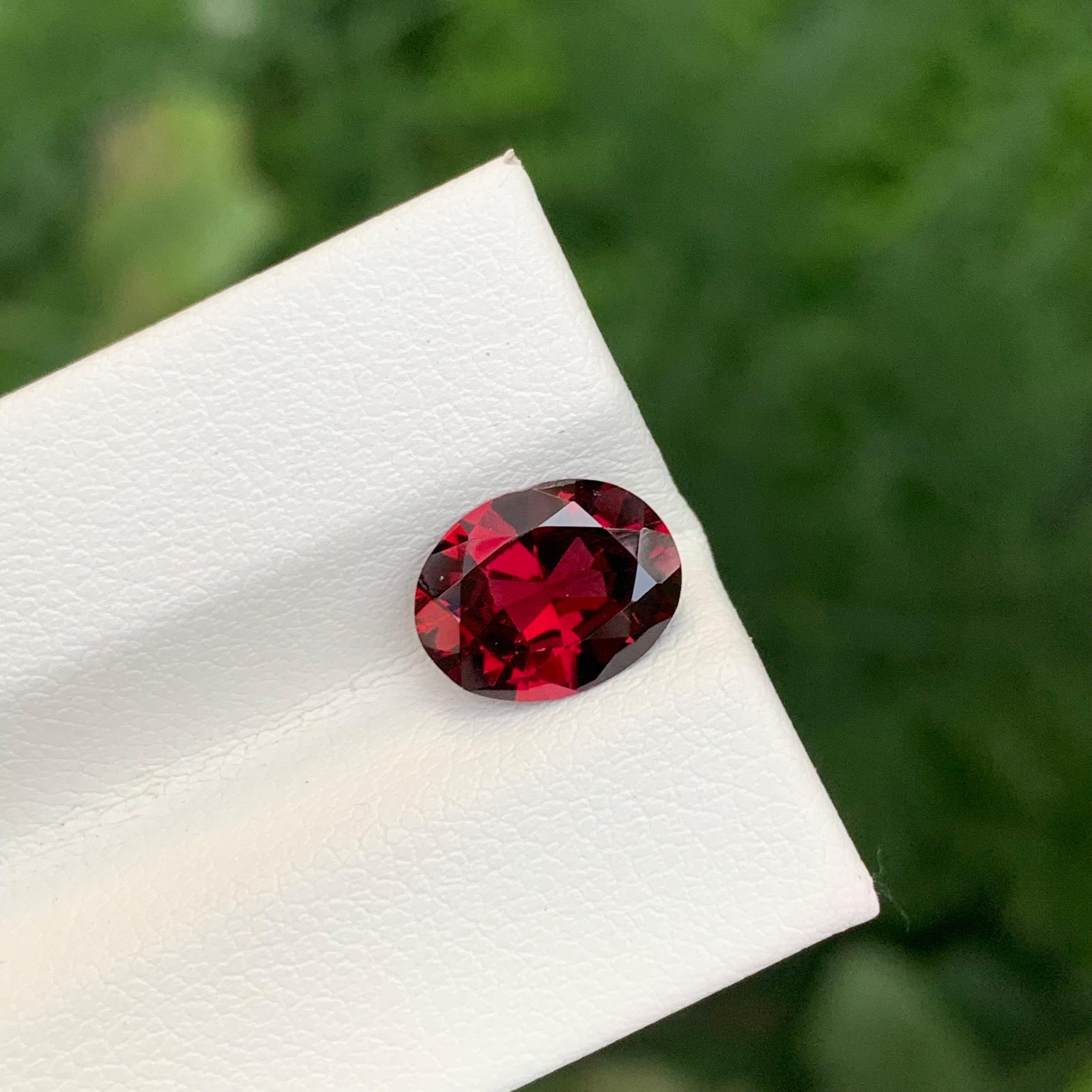 Arts and Crafts 2.25 Carat Natural Loose Rhodolite Garnet Oval Shape Gemstone (grenat rhodolite en vrac de forme ovale) en vente