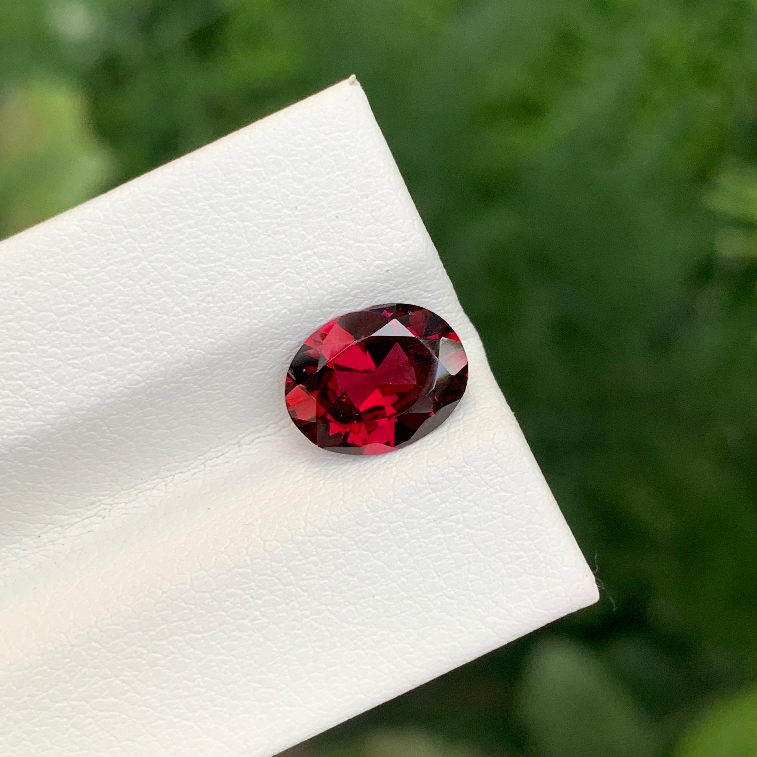 Taille ovale 2.25 Carat Natural Loose Rhodolite Garnet Oval Shape Gemstone (grenat rhodolite en vrac de forme ovale) en vente